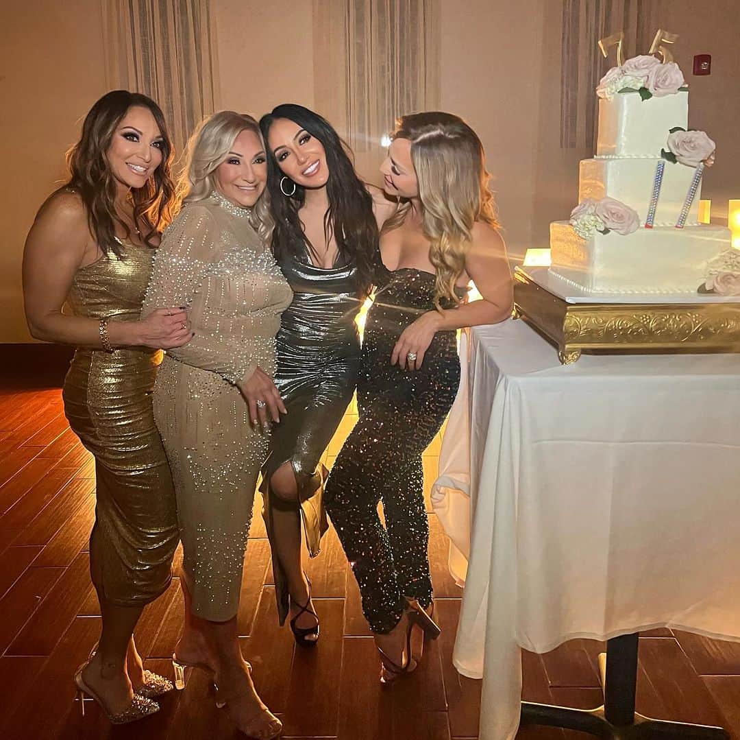 メリッサ・ゴーガのインスタグラム：「What a night celebrating this Queen👑 I say Queen because she brings us all together for so many years & lifts this family up! She appreciates every second of life! We should all feel & look like @donnamarco when we turn 75!!! 🙌🏼 She cried happy tears all night🥹❣️ Thank you @perfectaffaireventdesign !! The room looked beyond gorgeous🫶🏼」