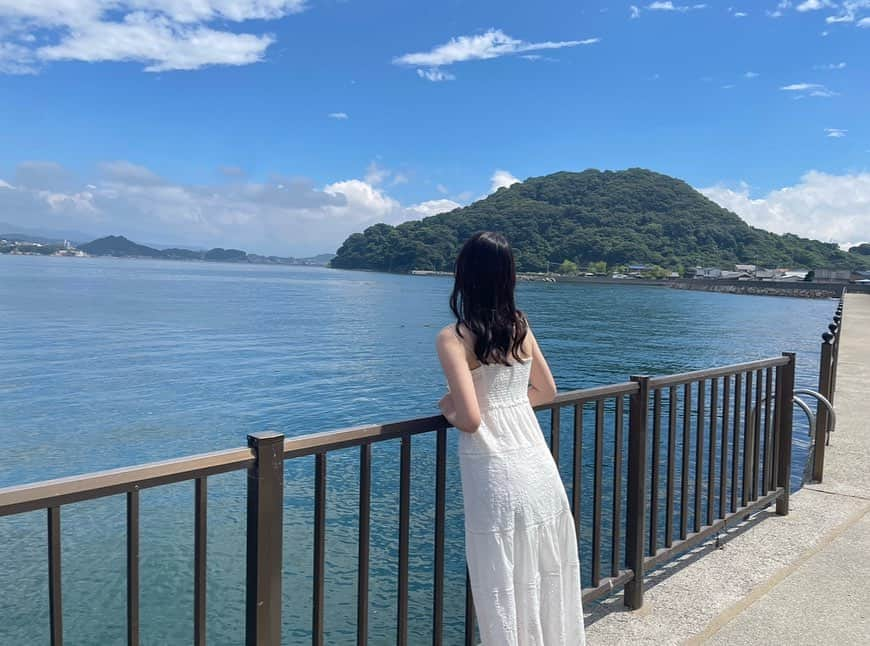 松井咲子さんのインスタグラム写真 - (松井咲子Instagram)「写真集オフショットです〜！興居島！良い景色！  ˗ˏˋ お知らせ ˎˊ˗ HMVエソラ池袋にて発売記念イベントが決まりました！  2024年1月14日(日) 東京-HMVエソラ池袋 イベントスペース 11:30/12:30/13:30  絶賛受付中です！初のお渡し会！ お待ちしております♡  #松井咲子写真集 #妄想椿 #12月25日発売 #オフショット」11月19日 23時57分 - sakiko___official