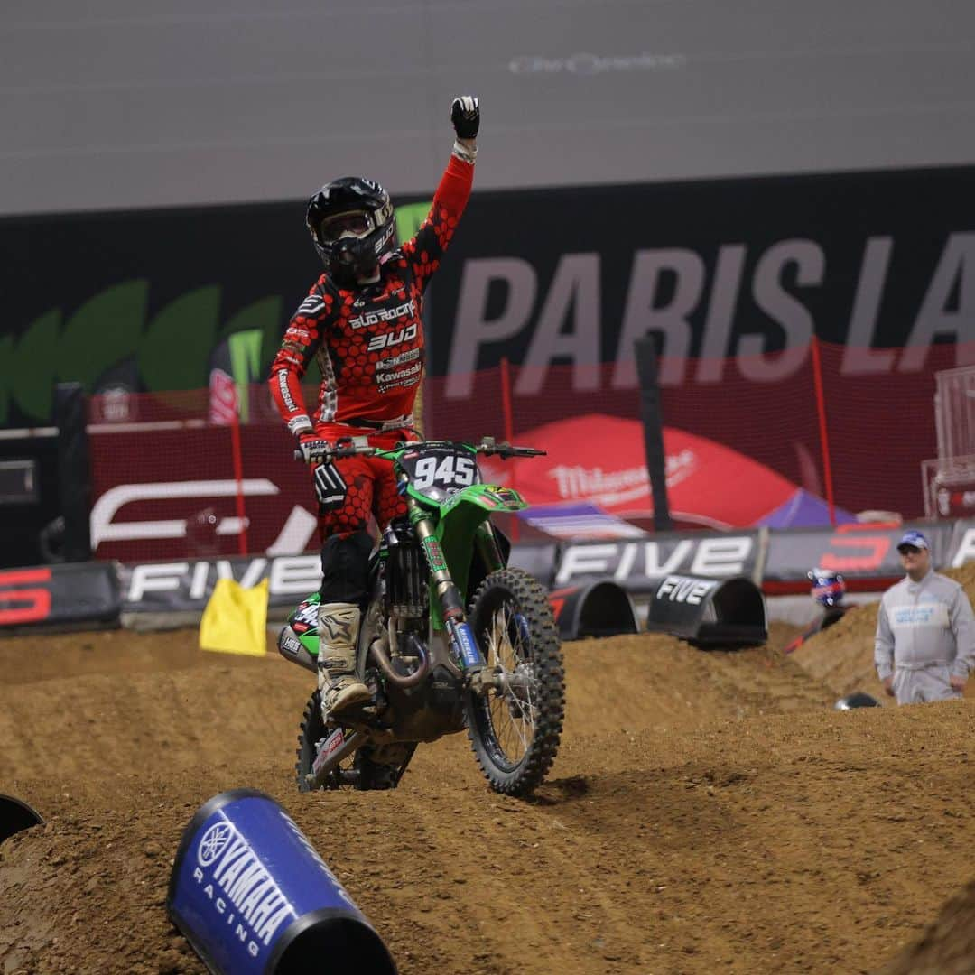 Racer X Onlineのインスタグラム：「What a SX2 Race 2‼️ Anthony Bourdon makes the last lap pass on Tom Vialle from the Race win 🇫🇷 @supercross_de_paris Photos: @crunch724 #ParisSupercross」