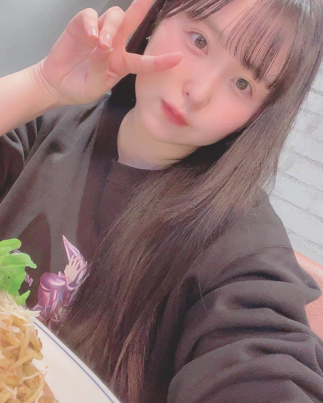 上田ミルキィのインスタグラム：「ゲゲゲの謎を観る前の元気なアタイ🍝 絶対泣くと思ったからスッピンで行きました😂✌️ (ブラマジコーデしたよ)」