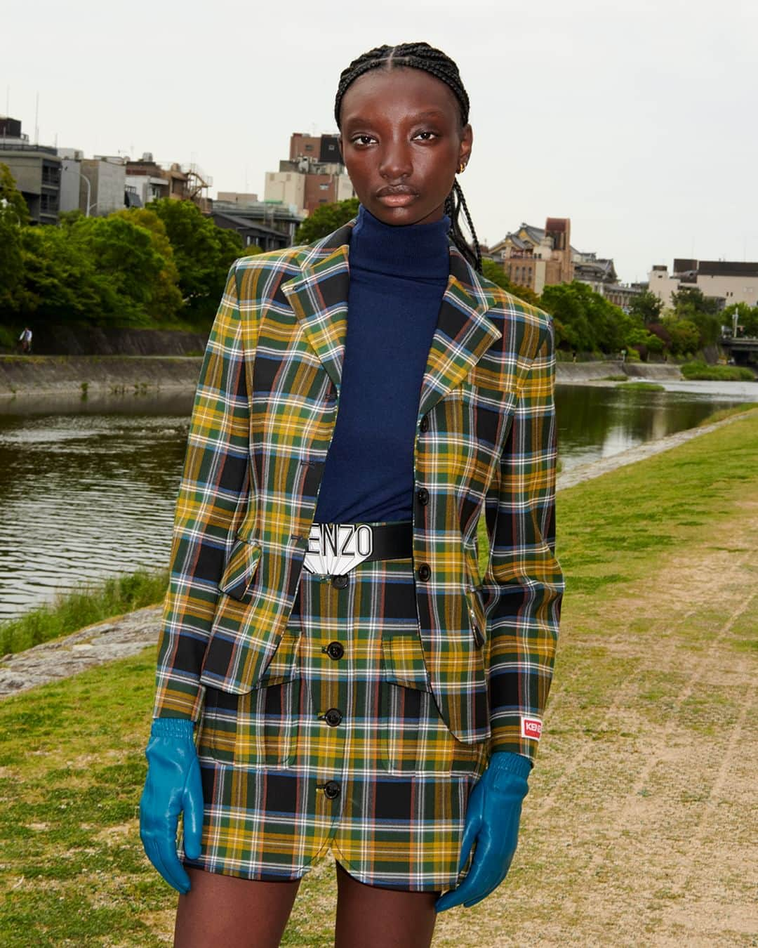 ケンゾーさんのインスタグラム写真 - (ケンゾーInstagram)「The influence of 1960s British aristocratic style is perfectly illustrated in the KENZO Fall-Winter 2023 collection by @nigo.  Both modern and classic, this ensemble is available now on KENZO.COM  #KENZONIGO」11月20日 0時00分 - kenzo