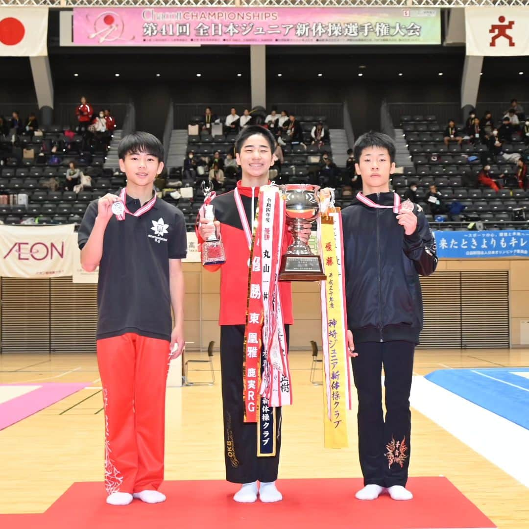 日本体操協会のインスタグラム：「ChacottCHAMPIONSHIPS第41回全日本ジュニア新体操選手権大会🇯🇵11/17-19 * 11月19日で全ての大会日程を終了しました✨️ 個人総合、団体入賞者はホームページ内タブの「大会結果」をご覧下さい！！  大会情報ページ👉️ https://www.jpn-gym.or.jp/rhythmic/event/35005/  #全日本ジュニア新体操 #2023RGChacott #新体操 #rhythmicgymnastics #男子新体操 #mensrhythmicgymnastics」