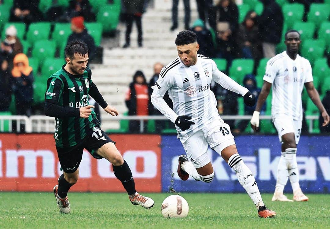 アレックス・チェンバレンさんのインスタグラム写真 - (アレックス・チェンバレンInstagram)「⚽️ 🦅」11月20日 0時15分 - alexoxchamberlain