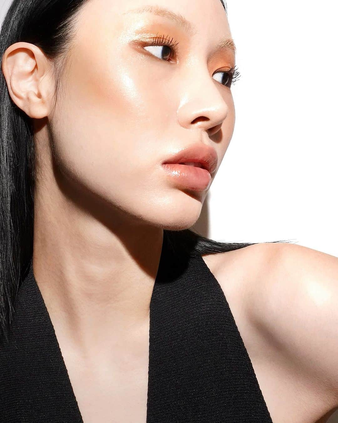 福長優さんのインスタグラム写真 - (福長優Instagram)「#SUNGLAZED Skin ☀️✨☀️ #mactrend #maccreator   products -Studio Serum Powered Foundation N18 -Squall Goals Eye Shadow Palette in Cabin Fever -Glow Play Blush in So Natural -Lustreglass Lipstick in Hug Me -Clear Lip Gloss  #맥 #맥소속직원 #맥크리에이터  #macstudioradiance #glowingskin  @MACCOSMETICS @MACCOSMETICSKOREA」11月20日 0時17分 - 2000syx