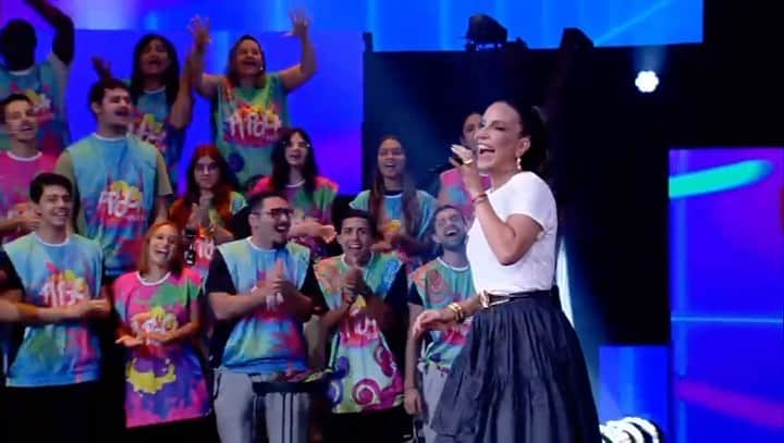イヴェッチ・サンガロのインスタグラム：「Eitaaa!!! Daqui a pouco tem PIPOCA DA IVETE!!! Tá muito massa」