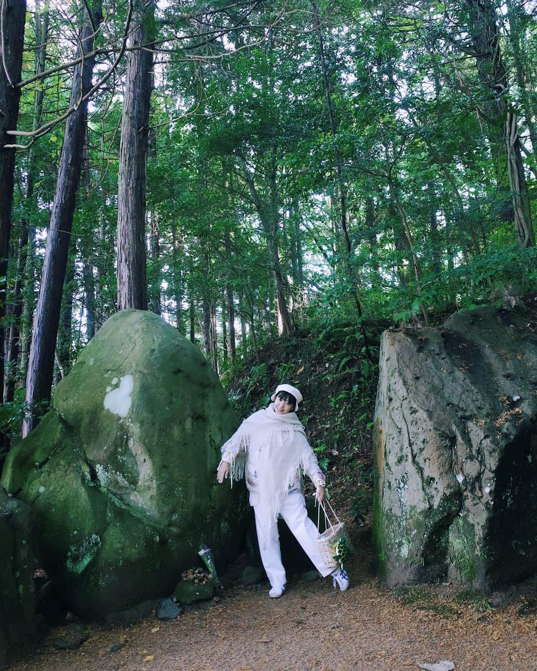 永原真夏さんのインスタグラム写真 - (永原真夏Instagram)「揖夜神社と黄泉比良坂。タフで怒ったらとことんやるイザナミノミコトがずっと好き」11月20日 0時25分 - suika1ban