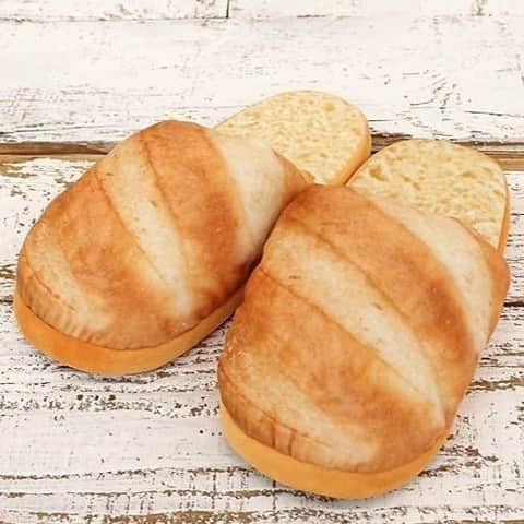 ベッツィジョンソンさんのインスタグラム写真 - (ベッツィジョンソンInstagram)「Because carbs are the ultimate accessory 🥐🍞」11月20日 1時00分 - betseyjohnson