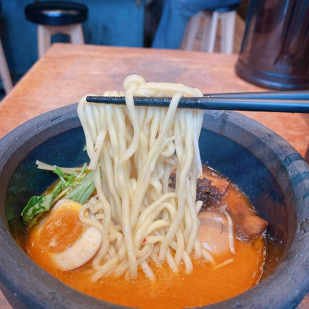 小峰みこさんのインスタグラム写真 - (小峰みこInstagram)「11月のオフに食べた麺🍜 . 大塚 みや穂🆕 特製/和soba . 俺の創作らぁめん 極や🆕 海老ポタらぁめん 味玉トッピング . AFURI 辛紅 柚子白醤油らーめん🆕 味玉、パクチー増し . 寒くなるとラーメン食べたくなりますね☺️ どのお店もおいしかった！ 載せたお店とは別に一件ハズレのお店で食べてしまって 少し後悔…やはり食べログなどでの事前調査は大切だと 改めて思ったよ！ 最低限の体型管理はしてるから、無駄なもの食べたくないの😗笑 . #みこ麺活 . . . . . . . . . . #ラーメン #大塚 #上野広小路 #新宿 #駅近グルメ #駅近ラーメン #ラーメン食べ歩き #ラーメンインスタグラム #麺活女子 #食欲の秋 #煮卵トッピング #みや穂 #大塚みや穂 #特製和soba #俺の創作らぁめん極や  #海老ポタらぁめん #afuri辛紅 #柚子白醤油らーめん #パクチー増し #辛さなし #卓上辛味で味変」11月20日 0時30分 - mico_19911201