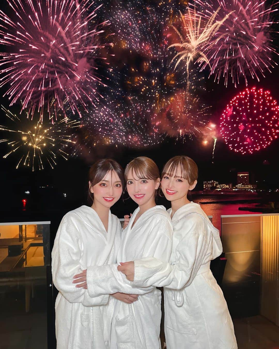 吉川ちえのインスタグラム：「【🏮👘🎆🎆】 . ちか夫婦👫が熱海にある パールスターホテルに連れてってくれた🥺✨ 何ヶ月も前から予約しててくれて 凄い綺麗なホテルだったー❤️❤️ しかも部屋から熱海の花火が見えるの😍凄すぎた😳 連れてってくれたちか夫婦に感謝😭🙏💓  . 花火が綺麗すぎて叫んだw🤣 . #熱海 #パールスターホテル #パールスターホテル熱海」