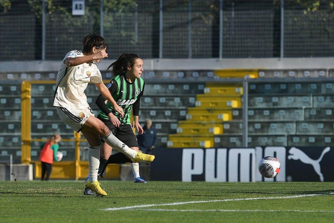 熊谷紗希のインスタグラム：「3️⃣ punti✅ Bravi tutti @asromawomen 💛❤️ FOCUS ON THE NEXT🔥👊🏻 次に向けて最大限いい準備を🤜🏻🤛🏻  今シーズン３ゴール目⚽️✌🏻 どんどん狙っていきます🔥 #感謝」