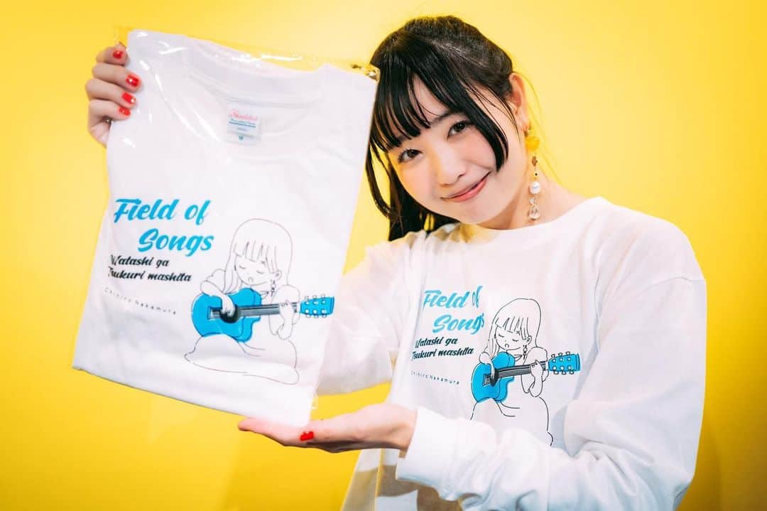 中村千尋のインスタグラム：「👕 新しいTシャツ発売中 デザインかわいいのでぜひ一緒に着ましょう」