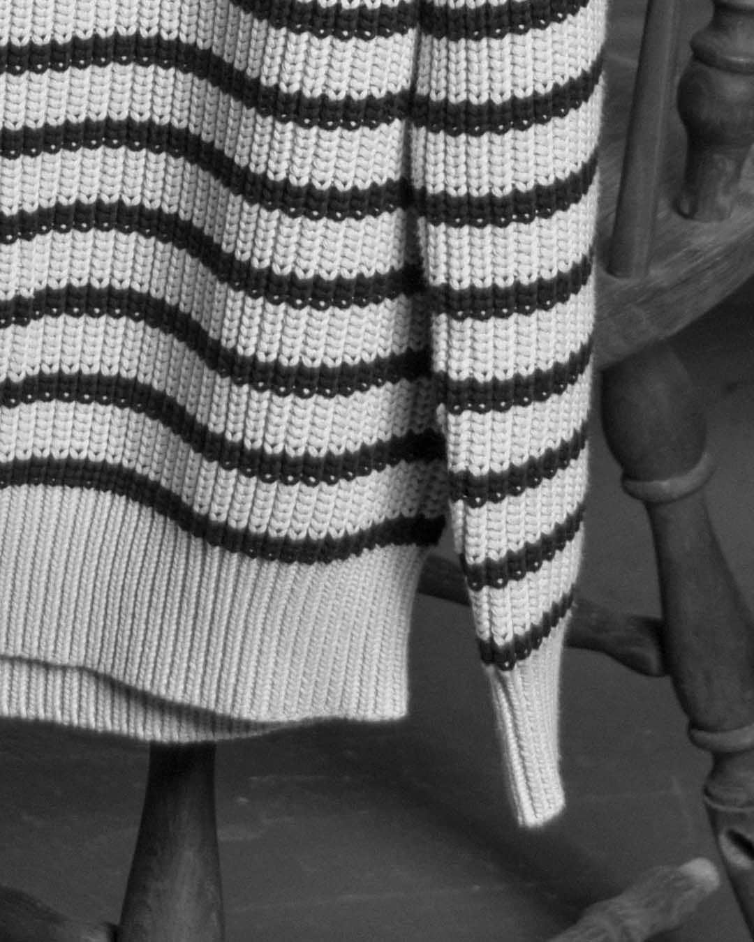 デミリーさんのインスタグラム写真 - (デミリーInstagram)「Up close with our favorite striped cotton Phoebe Sweater—just launched in new colors!」11月20日 0時49分 - demyleeny