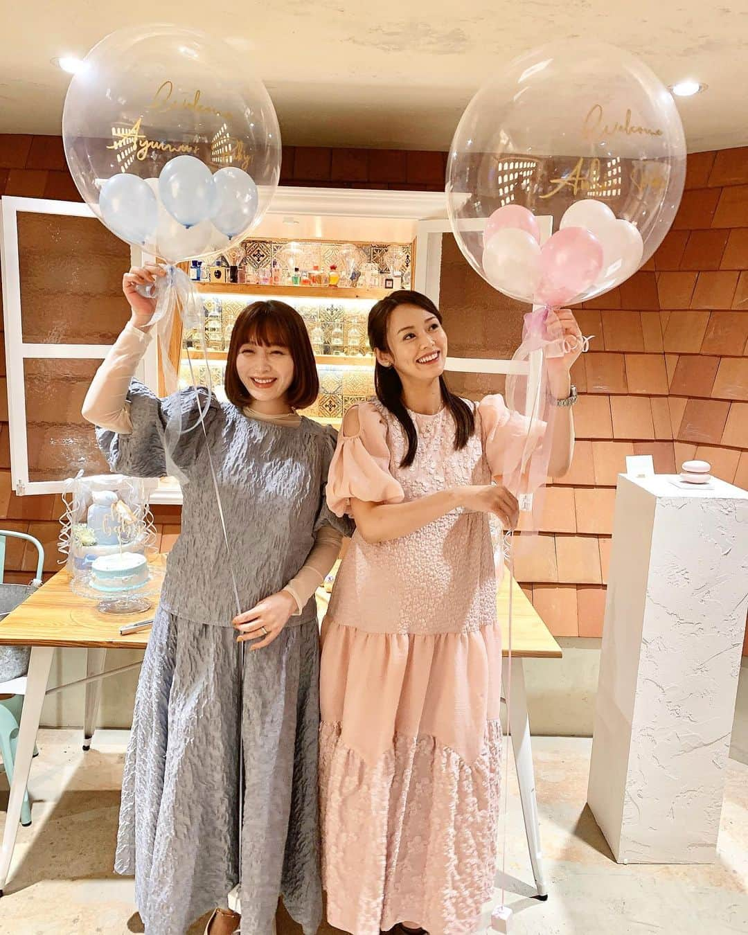 渡香奈さんのインスタグラム写真 - (渡香奈Instagram)「可愛すぎる妊婦's あゆむ&アンリちゃんのBaby Shower🩵🩵 2人に喜んでもらえてよかったー😆元気な赤ちゃん産んでね！🥹✨✨ 孫が産まれる気分でものすごくたのしみにしています👵🏼💕w #babyshower #ベビーシャワー #sholayered #sholayeredcafe #ケータリング #バルーン #aloparty #baby #おむつケーキ #cake #cafe #party」11月20日 0時54分 - kanarina1261