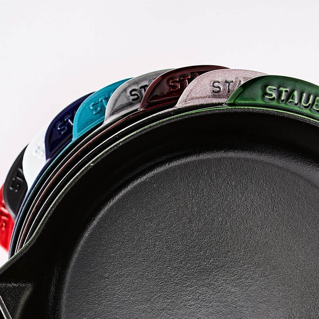 Staub USA（ストウブ）さんのインスタグラム写真 - (Staub USA（ストウブ）Instagram)「⭐ Black Friday Starts Now ⭐ Swipe to view our cast iron savings that are now live on our site. 👉 Our 5-quart tall cocotte, 10-inch fry pan, and stackable set are specially priced as low as $99. These French-Made enameled cast iron pieces are built to be passed down from generation to generation. Take advantage of these savings now at the link in our bio before we sell out. #madeinstaub #castiron #enameledcastiron #foodie #foodiegiftideas #blackfriday」11月20日 1時00分 - staub_usa