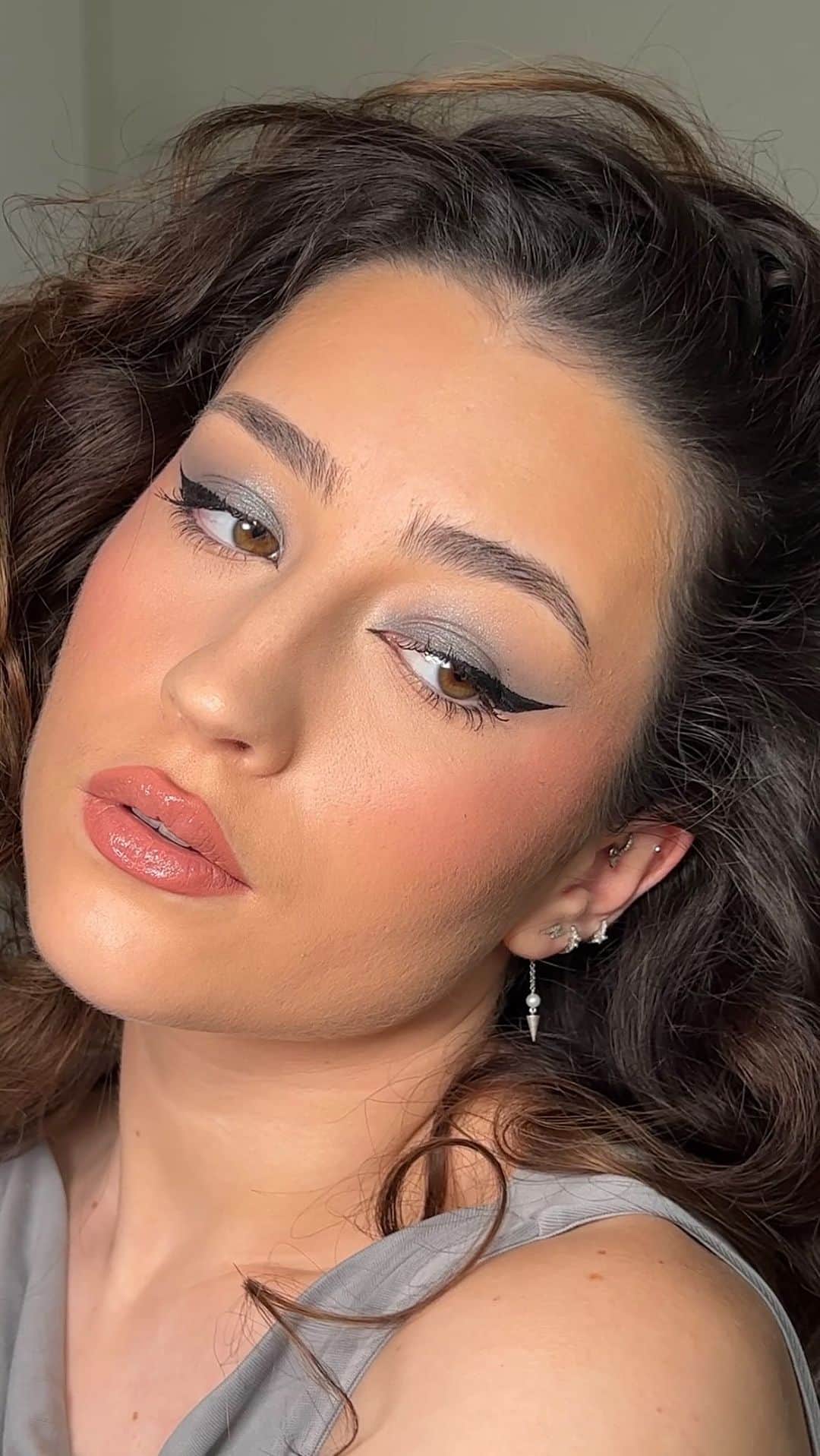 KIKO MILANOのインスタグラム：「@maggieanne.n is going for a sleek winged liner and a glossy nude lip! ✨ Ready to rock this stunning look? Dive into our #KIKOBlackFriday: snag 3 #KIKOMilano must-haves and enjoy 3 free goodies! 🎁 Elevate your beauty game while you stock up on glam essentials 💄 *Check our website for local promo details.  Unlimited Foundation 2N - Sculpting Touch Creamy Contour Stick 200 - Velvet Touch Creamy Blush Stick 07 - Highlighting Effect Fluid Concealer 01 - Long Lasting Eyeshadow Stick 21 - Energy Shake All Day Lasting Liquid Eyeliner - Maxi Mod Volume And Definition Mascara - Creamy Color Comfort Lip Liner 04 - Powder Power Lipstick 01 - 3D Hydra Lip Gloss 03 - Face 15 Sculpting Brush - Eyes 66 Pointed Blending Brush - Face 04 Stippling Foundation Brush  #KIKOTrendsetters #makeuptutorial #eyeshadowtutorial #lipcombo #BlackFriday」