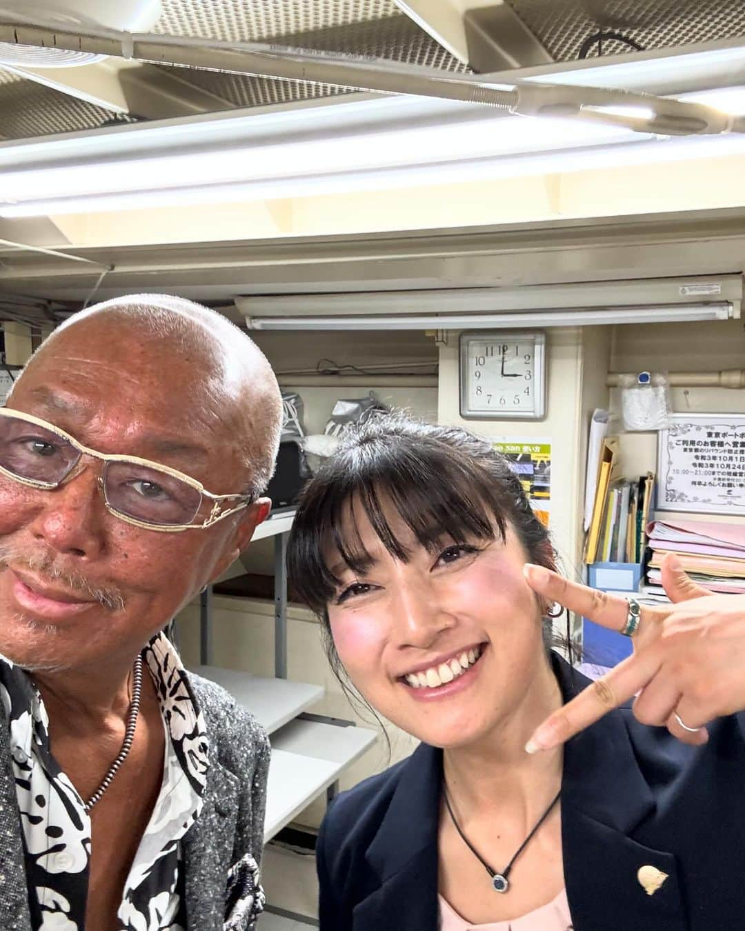 近藤信秋 さんのインスタグラム写真 - (近藤信秋 Instagram)「今日は久しぶりに体調も良く、主治医の許可をもらい扇一平ちゃんの計らいで第５回になる『JPBA⭐︎SSS Cap』へキャプテンサンタのゲストプレゼンターとしてサプライズ出演して来ました。久しぶりに会うボウリング仲間やプロボウラー様達に大歓迎され、初スキンヘッドで登場しちゃいました。笑👍🏾😎みんなに逢えてマジ、嬉しかったなぁ。👍🏾😎そして今年のSSS Cup優勝は小原照之プロと姫路プロ、黒田アーサーと姫路麗プロはプロアマダブルス優勝って事で姫路麗プロはダブル優勝🏆ガーサス㊗️来年は俺もリベンジのエントリーをするのでサンミナ、シクヨロ👍🏾俺の今日の大会ネームは『ＡＢＳ』。笑。といってもアメリカン・ボウリング・サービスではなく【アマチュア・ポウズ・ストライカー】でＡＢＳ。笑。そしてボウルスターの中のボウズスターチームのアマチュア代表って事でカトＰ、正田プロの３人でチャレンジマッチやる話も笠原社長と企み中。お楽しみに。😎👍🏾」11月20日 1時17分 - bro.korn