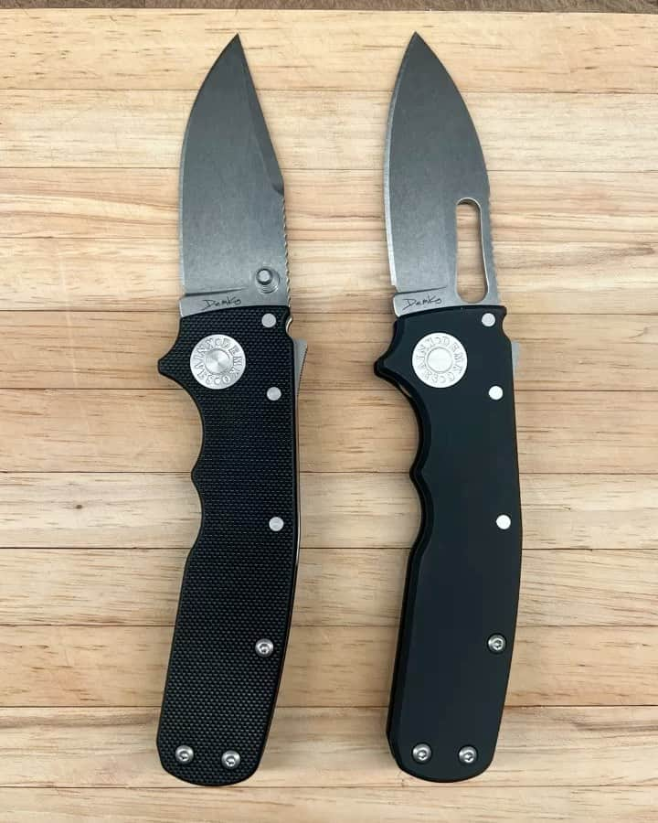 ストーン・コールド・スティーブ・オースチンのインスタグラム：「🔊⬆️ My two new favorite EDC’s from @demkoknives.  Shark Cubs in Aluminum and Black G10. Lightweight and very sharp.  #knife #knives #pocketknife  #demkoknives #alwayscarryapocketknife   Motley Crue Looks That Kill」