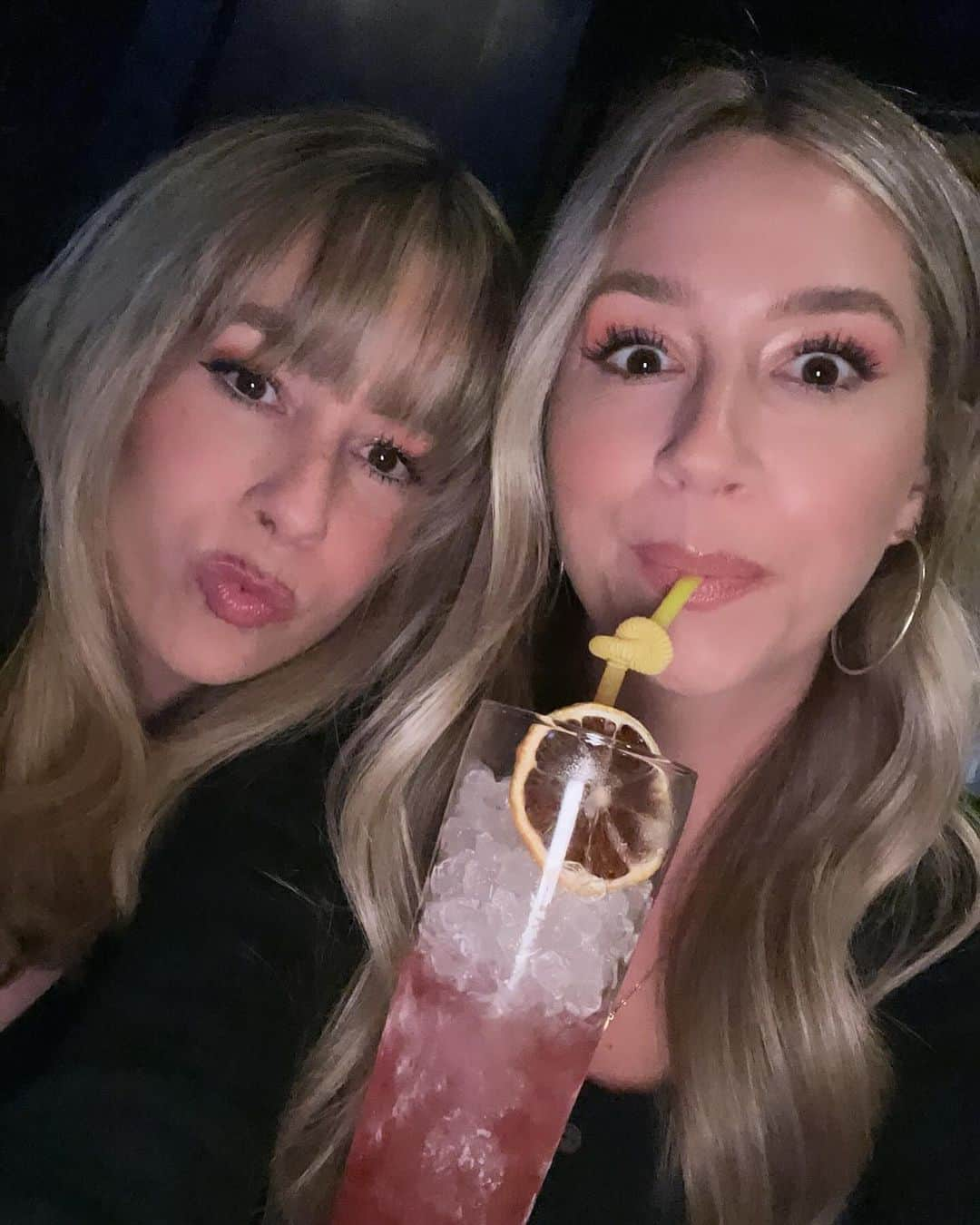 Tracy and Stefanieさんのインスタグラム写真 - (Tracy and StefanieInstagram)「bday nights 🎂 Why do we look like twins in these?! 😆 👯‍♀️ comment your bday below ✨」11月20日 1時33分 - eleventhgorgeous