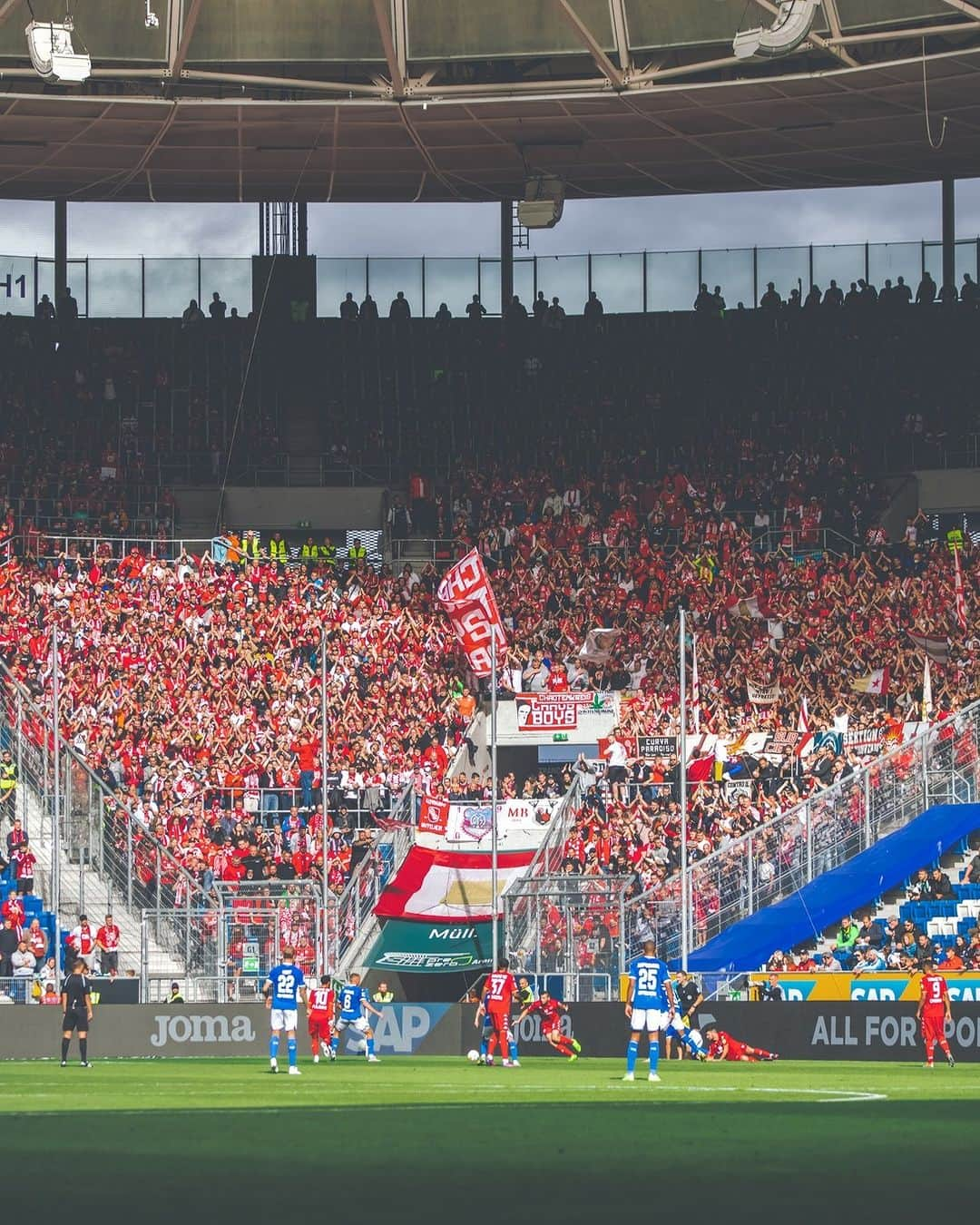 1.FSVマインツ05のインスタグラム：「In einer Woche ist wieder BUNDESLIGA! 💪🔥  Holt euch die letzten Tickets für die Partie. LINK IN BIO 📲  #Mainz05 #TSGM05」