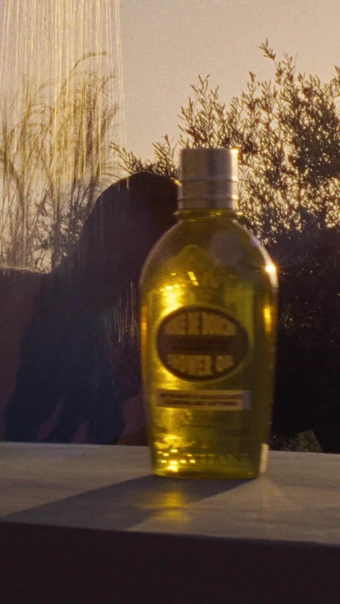 ロクシタンのインスタグラム：「Yes, we heard you you were looking for new self care products and we have the perfect upgrade! Three words: ALMOND SHOWER OIL.」