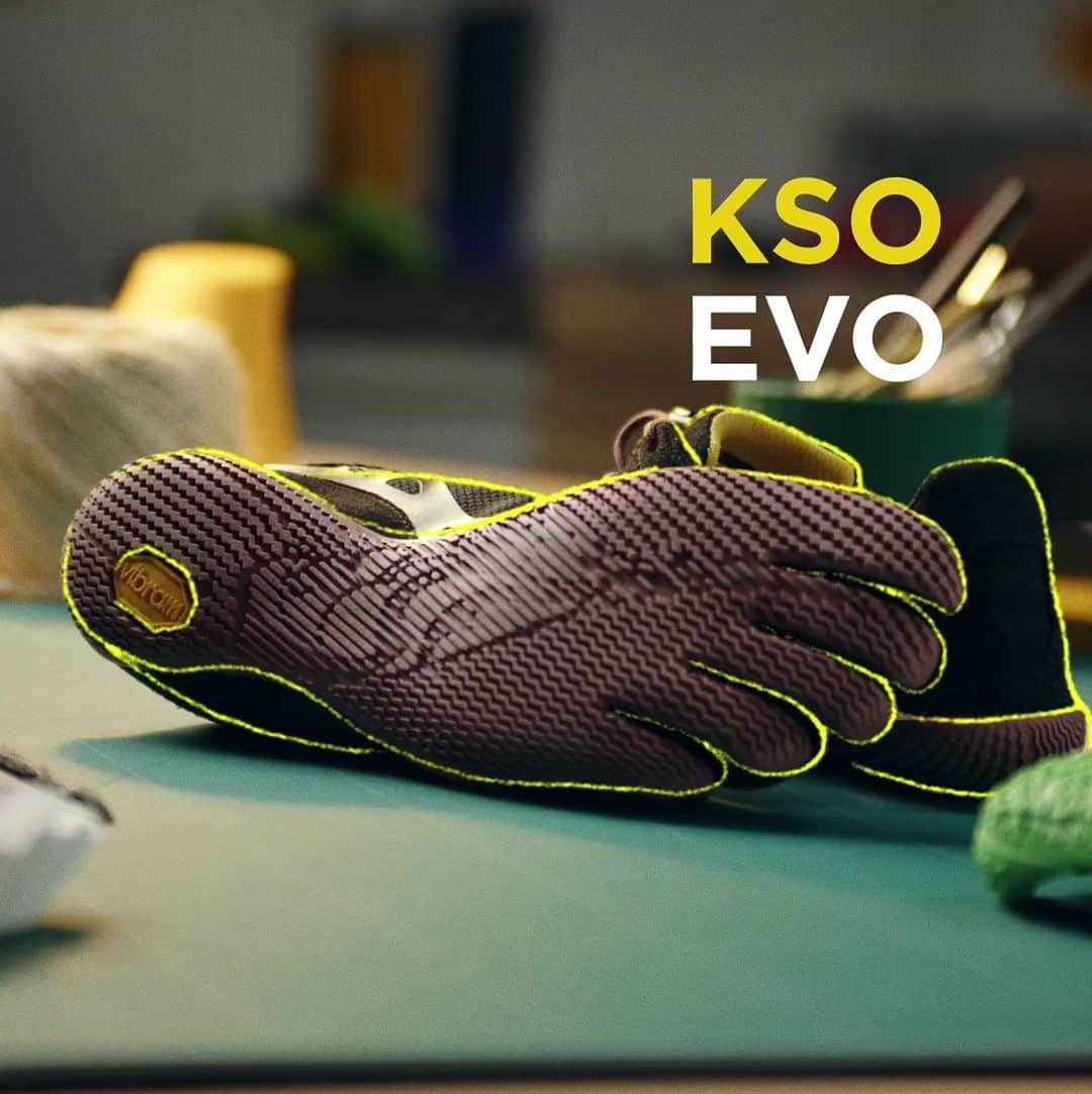 ビブラムのインスタグラム：「The flexible #VibramXSTrek sole of the KSO EVO was designed to be as close to the ground as possible without compromising durability and grip. There's only 5 mm of material between the foot and the ground, that means great articulation and exceptional groundfeel.  #Vibram #ConfidenceInEveryStep #VibramFiveFingers #MoveFreely #YourConnectionToEarth」