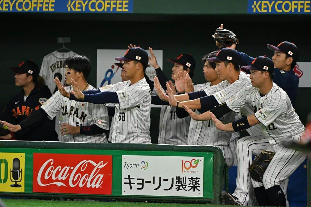 侍ジャパンさんのインスタグラム写真 - (侍ジャパンInstagram)「19日、東京ドームで「カーネクスト アジアプロ野球チャンピオンシップ2023」の決勝戦が行われ、韓国と対戦した侍ジャパン。延長タイブレークの末に門脇誠選手のサヨナラ打で4対3と逆転サヨナラ勝ちを収め、大会連覇を果たしました。  https://www.japan-baseball.jp/jp/news/press/20231119_1.html  #侍ジャパン #アジチャン #井端弘和 #今井達也 #牧秀悟 #根本悠楓 #万波中正 #桐敷拓馬 #古賀悠斗 #門脇誠」11月20日 1時31分 - samuraijapan_official