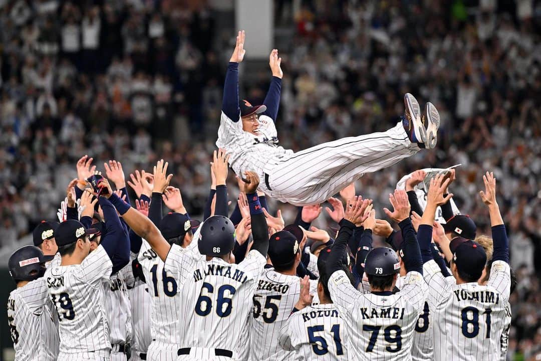 侍ジャパンのインスタグラム：「19日、東京ドームで「カーネクスト アジアプロ野球チャンピオンシップ2023」の決勝戦が行われ、韓国と対戦した侍ジャパン。延長タイブレークの末に門脇誠選手のサヨナラ打で4対3と逆転サヨナラ勝ちを収め、大会連覇を果たしました。  https://www.japan-baseball.jp/jp/news/press/20231119_1.html  #侍ジャパン #アジチャン #井端弘和 #今井達也 #牧秀悟 #根本悠楓 #万波中正 #桐敷拓馬 #古賀悠斗 #門脇誠」