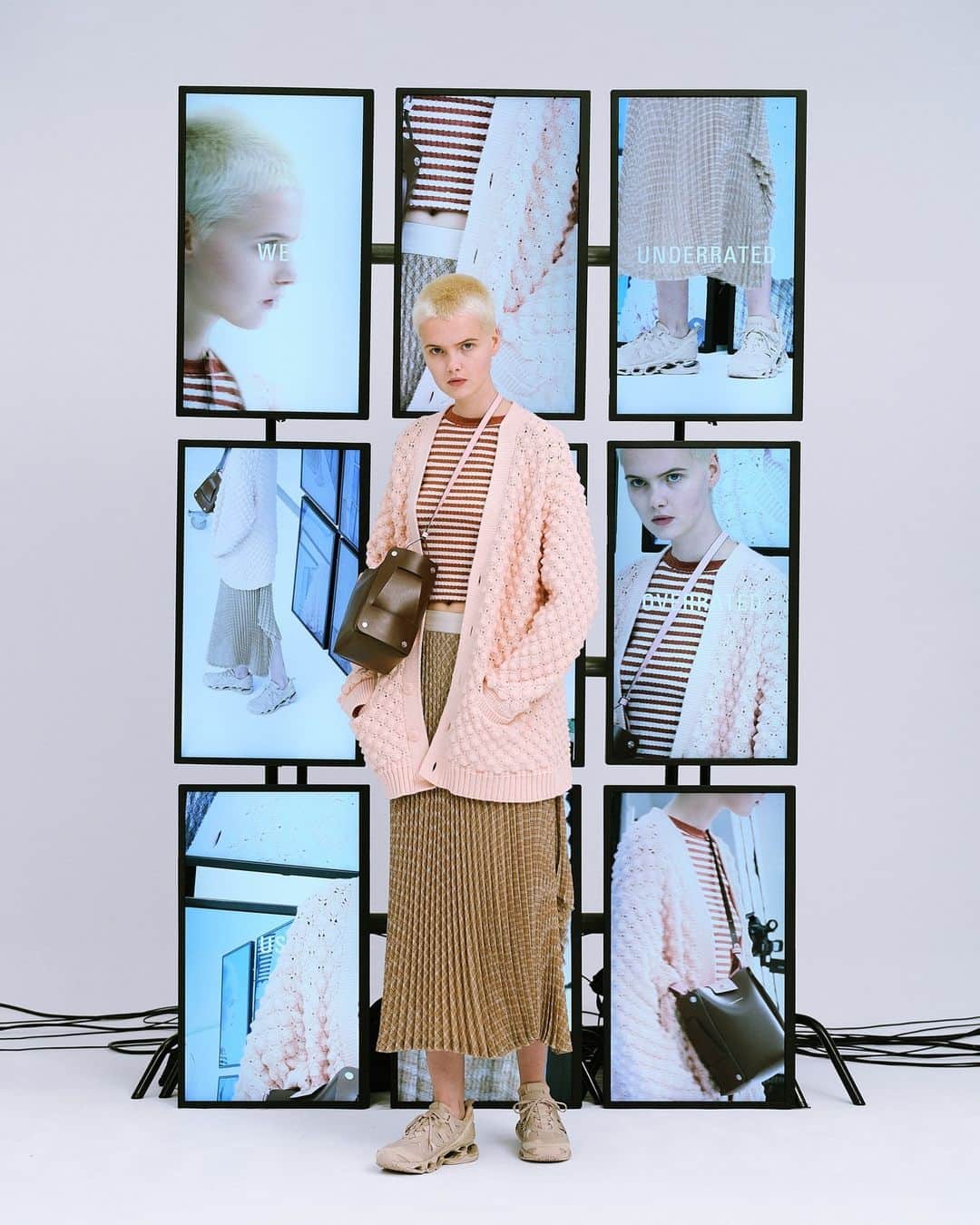 ビューティフルピープルさんのインスタグラム写真 - (ビューティフルピープルInstagram)「Pre-Spring 2024 Collection⁠ "FREE FROM STEREOTYPES"⁠ ⁠ ◻︎cotton shark skin knitting cardigan⁠ color: ⁠charcoal/pink/ecru⁠ size: 34/38⁠/42⁠ ⁠ ◻︎cotton shark skin knitting pullover⁠ color: ⁠charcoal/pink/ecru⁠ size: 36/38⁠ ⁠ ⁠ サメ肌をインスピレーションにしたユニークな柄行のカーディガン。ざらつきのあるサメ肌の質感をニット特有の凹凸感の出る編み方で表現しています。ローゲージの凹凸感で成型編みのニットらしさを感じます。 ⁠わたに近い状態の綿糸を杢糸状態に組んだリリヤーン糸を使用⁠。撚りのない綿糸は光沢感を残しつつも、しっとりと柔らかな質感を持ち合せています。綿でありながらも温かみのある風合いが特徴⁠です。 ⁠ ⁠ －－－⁠ ⁠ 固定概念から自由になる。⁠ ⁠ 私たちには「英国的だね」「西海岸の雰囲気だ」 ⁠ というステレオタイプのイメージが存在する。⁠ ⁠ それは玄人にも素人にも。⁠ ⁠ ステレオタイプを逆手にとって、⁠ 自由なクリエーションを表現しよう。⁠ ⁠ 普遍的な視点を変えるとどうなるのだろうか。⁠ ⁠⁠ 正面ではない別の角度からとらえることで昇華するパターン。⁠ ディテールを異なる位置、異なる素材に置き換えることで生まれる新たなデザイン。⁠ ⁠ 固定された概念から解き放たれ、 ⁠ 新しいものさしを携えるコレクション。⁠ ⁠ ⁠ What happens when you reverse the stereotypes and express your free creation?⁠ What happens when you change the universal point of view?⁠ ⁠ Patterns sublimate by being seen from a different angle than the front. New designs are created by replacing details with different positions and materials.⁠ ⁠ A collection design based on the classic items but breaking free from the normals.⁠ A collection that is free from fixed concepts and carries a new perspective.⁠ ⁠ Free from stereotypes.⁠ ⁠ －－－⁠ ⁠ Pre-orders are now available on beautiful-people.jp. ⁠ Launch early-December. ⁠ ⁠ ■Online store⁠ www.beautiful-people.jp⁠ ※ 11/18 - 12/8 までの期間中に、予約分は国内送料無料にてお届けします。⁠ ⁠ ■Global Online store⁠ www.beautiful-people-creations-tokyo.com⁠ ⁠ ■ 青山店⁠⁠⁠⁠ 東京都港区南青山3-16-6⁠⁠⁠⁠ ⁠⁠⁠⁠ ■ 新宿伊勢丹店⁠ 伊勢丹新宿店本館2階　⁠⁠⁠⁠TOKYOクローゼット/リ・スタイルTOKYO⁠⁠⁠⁠ ⁠⁠⁠⁠ ■ 渋谷PARCO店⁠ 渋谷パルコ2階⁠ ⁠ ■ ジェイアール名古屋タカシマヤ店⁠ ジェイアール名古屋タカシマヤ4階　モード＆トレンド「スタイル＆エディット」⁠⁠⁠⁠ ⁠⁠⁠⁠ ■⁠阪急うめだ店⁠ 阪急うめだ本店3階　モード⁠⁠⁠⁠ ⁠ #beautifulpeople⁠ #ビューティフルピープル⁠ #DOUBLEEND⁠ #ダブルエンド⁠ #FreefromStereotypes⁠ #everythingisbeautiful⁠ ⁠」11月20日 7時05分 - beautifulpeople_officialsite