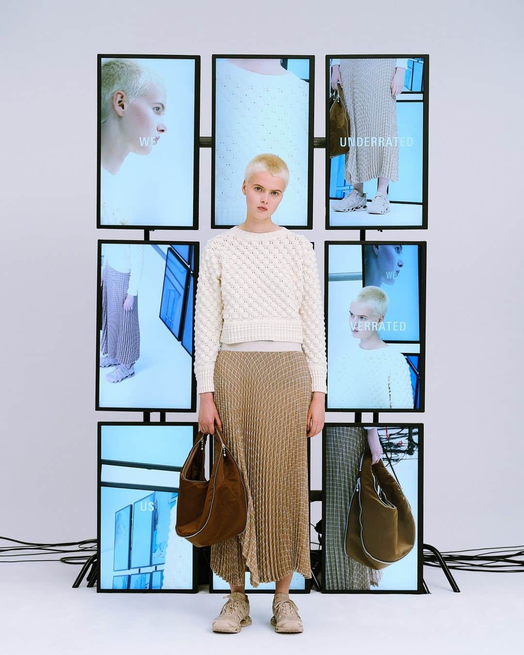 ビューティフルピープルさんのインスタグラム写真 - (ビューティフルピープルInstagram)「Pre-Spring 2024 Collection⁠ "FREE FROM STEREOTYPES"⁠ ⁠ ◻︎cotton shark skin knitting cardigan⁠ color: ⁠charcoal/pink/ecru⁠ size: 34/38⁠/42⁠ ⁠ ◻︎cotton shark skin knitting pullover⁠ color: ⁠charcoal/pink/ecru⁠ size: 36/38⁠ ⁠ ⁠ サメ肌をインスピレーションにしたユニークな柄行のカーディガン。ざらつきのあるサメ肌の質感をニット特有の凹凸感の出る編み方で表現しています。ローゲージの凹凸感で成型編みのニットらしさを感じます。 ⁠わたに近い状態の綿糸を杢糸状態に組んだリリヤーン糸を使用⁠。撚りのない綿糸は光沢感を残しつつも、しっとりと柔らかな質感を持ち合せています。綿でありながらも温かみのある風合いが特徴⁠です。 ⁠ ⁠ －－－⁠ ⁠ 固定概念から自由になる。⁠ ⁠ 私たちには「英国的だね」「西海岸の雰囲気だ」 ⁠ というステレオタイプのイメージが存在する。⁠ ⁠ それは玄人にも素人にも。⁠ ⁠ ステレオタイプを逆手にとって、⁠ 自由なクリエーションを表現しよう。⁠ ⁠ 普遍的な視点を変えるとどうなるのだろうか。⁠ ⁠⁠ 正面ではない別の角度からとらえることで昇華するパターン。⁠ ディテールを異なる位置、異なる素材に置き換えることで生まれる新たなデザイン。⁠ ⁠ 固定された概念から解き放たれ、 ⁠ 新しいものさしを携えるコレクション。⁠ ⁠ ⁠ What happens when you reverse the stereotypes and express your free creation?⁠ What happens when you change the universal point of view?⁠ ⁠ Patterns sublimate by being seen from a different angle than the front. New designs are created by replacing details with different positions and materials.⁠ ⁠ A collection design based on the classic items but breaking free from the normals.⁠ A collection that is free from fixed concepts and carries a new perspective.⁠ ⁠ Free from stereotypes.⁠ ⁠ －－－⁠ ⁠ Pre-orders are now available on beautiful-people.jp. ⁠ Launch early-December. ⁠ ⁠ ■Online store⁠ www.beautiful-people.jp⁠ ※ 11/18 - 12/8 までの期間中に、予約分は国内送料無料にてお届けします。⁠ ⁠ ■Global Online store⁠ www.beautiful-people-creations-tokyo.com⁠ ⁠ ■ 青山店⁠⁠⁠⁠ 東京都港区南青山3-16-6⁠⁠⁠⁠ ⁠⁠⁠⁠ ■ 新宿伊勢丹店⁠ 伊勢丹新宿店本館2階　⁠⁠⁠⁠TOKYOクローゼット/リ・スタイルTOKYO⁠⁠⁠⁠ ⁠⁠⁠⁠ ■ 渋谷PARCO店⁠ 渋谷パルコ2階⁠ ⁠ ■ ジェイアール名古屋タカシマヤ店⁠ ジェイアール名古屋タカシマヤ4階　モード＆トレンド「スタイル＆エディット」⁠⁠⁠⁠ ⁠⁠⁠⁠ ■⁠阪急うめだ店⁠ 阪急うめだ本店3階　モード⁠⁠⁠⁠ ⁠ #beautifulpeople⁠ #ビューティフルピープル⁠ #DOUBLEEND⁠ #ダブルエンド⁠ #FreefromStereotypes⁠ #everythingisbeautiful⁠ ⁠」11月20日 7時05分 - beautifulpeople_officialsite
