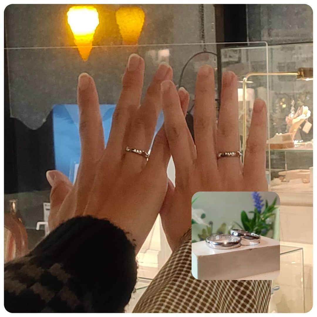 手作り指輪【ジュエリーアウラ】福岡さんのインスタグラム写真 - (手作り指輪【ジュエリーアウラ】福岡Instagram)「手作りペアリング シンプル甲丸タイプ  ✩.*˚フォロミー @jewelry.aura   めちゃ寒くなってね、 すっかりクリスマスモード。  これからのシーズン オシャレでネイルをされて、 手作りに来られる女性がおりますが、  あまりに爪の長い女性は 指輪がうまく持てないので 削る工程ができない場合があります。  チップもはずれます。 気をつけてね♡♡  @jewelry.aura」11月20日 6時59分 - jewelry.aura