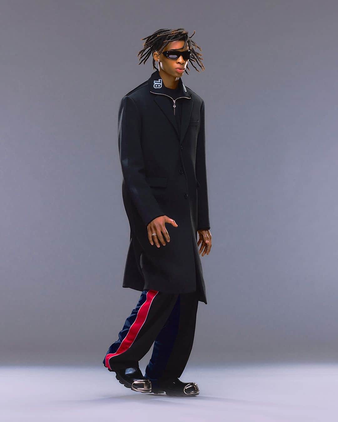 ディーゼルのインスタグラム：「Smooth cuts.    Softly tailored silhouettes combine the casual attitude of streetwear with the sophistication of classic tailoring.    Tap to shop and discover more at the link in bio.   #ForSuccessfuLiving #DieselSS24」