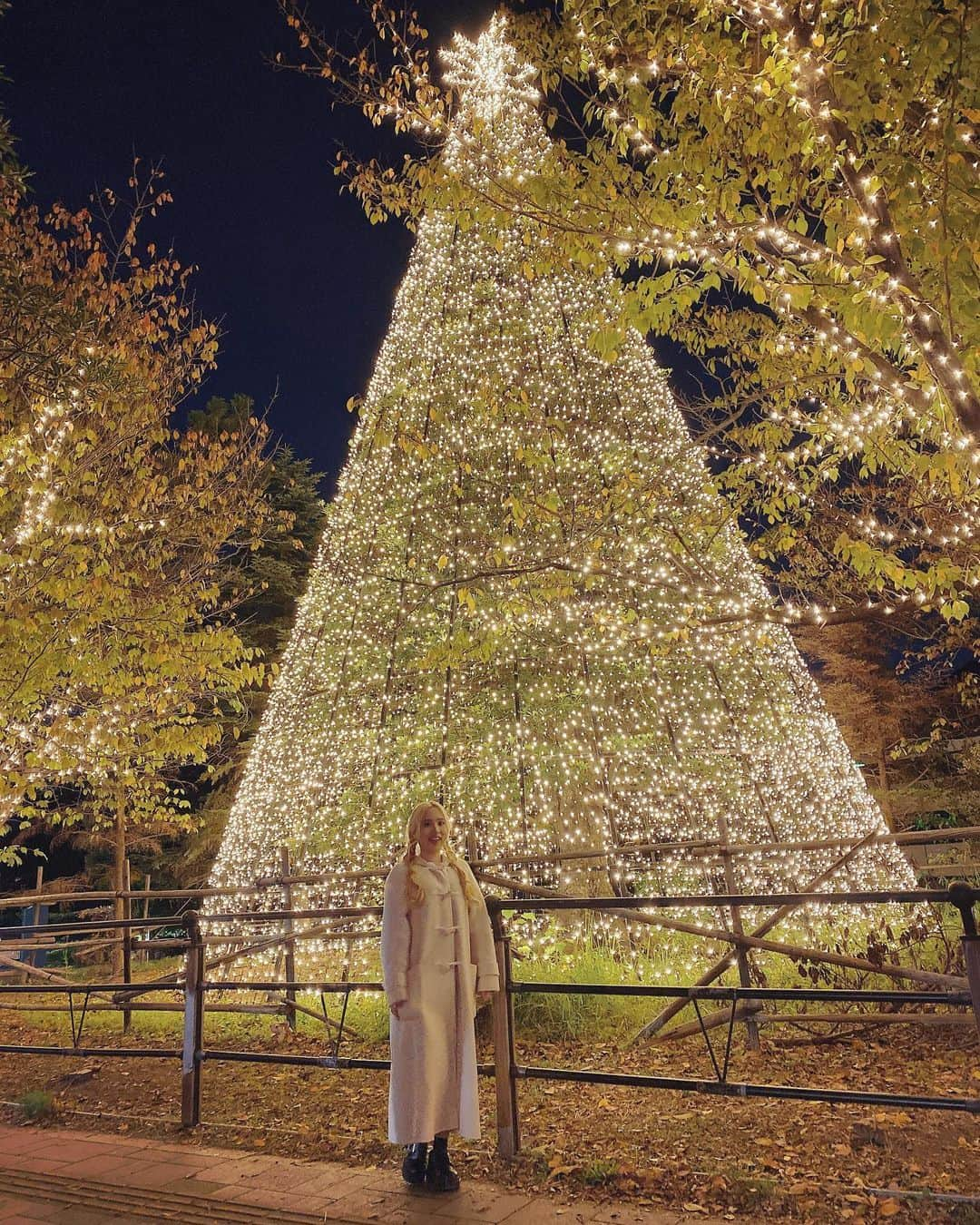 糸原沙也加のインスタグラム：「🌲普通に撮ってもらおうと思ったけど  「あ。待って、飛ぶわ！」 と思いつき  ジャーーンプ！💨 して満足\(◦˙-˙◦)/  の流れ📸✔️  #いとっちと過ごしたら」