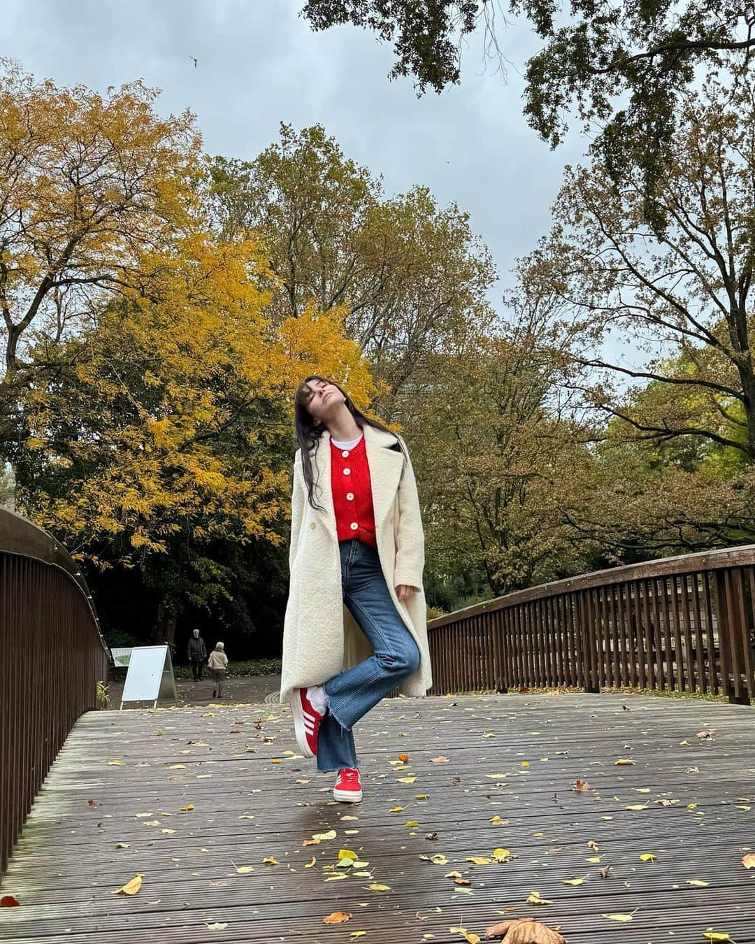 Ozge Gurelのインスタグラム：「Havanın daha az soğuk olduğu günler 🦧」