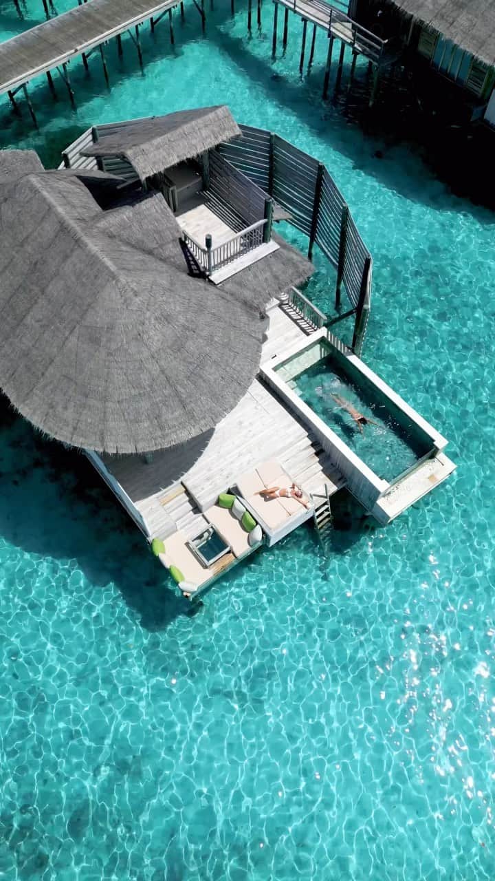 BEAUTIFUL HOTELSのインスタグラム：「The adventure we all need! Welcome to @SixSenses Laamu, a breathtaking eco-friendly resort where luxury seamlessly blends with nature. 🌴🌊  Stay in private over-water villas and enjoy Maldives’ turquoise lagoons and vibrant coral reefs. 🐠🇲🇻 Fuel the excitement everyday as you dive with majestic whale sharks, paddleboard through crystal-clear waters, and enjoy a romantic sunset cruise. ✨🌅  Ready for a truly magical vacation? 🌺💫  📍 @SixSenses Laamu Atoll, Maldives 📽 @saltyluxe 🎶 Stardust - Music Sounds Better WIth You」