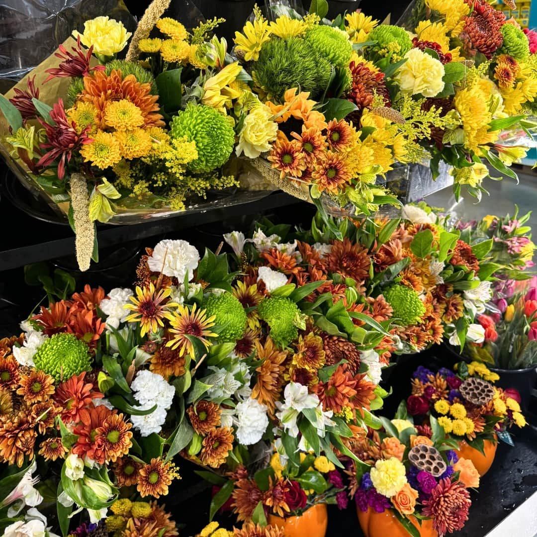 Costcoさんのインスタグラム写真 - (CostcoInstagram)「Bundle of Fall. 🍂💐」11月20日 2時00分 - costco