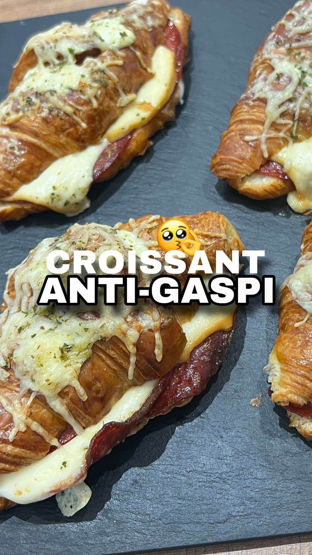 Carrefour Franceのインスタグラム：「Rien ne se perd, tout se transforme 🥐  Quelle est votre recette anti-gaspi préférée ?  #carrefour #antigaspi #recettefacile」