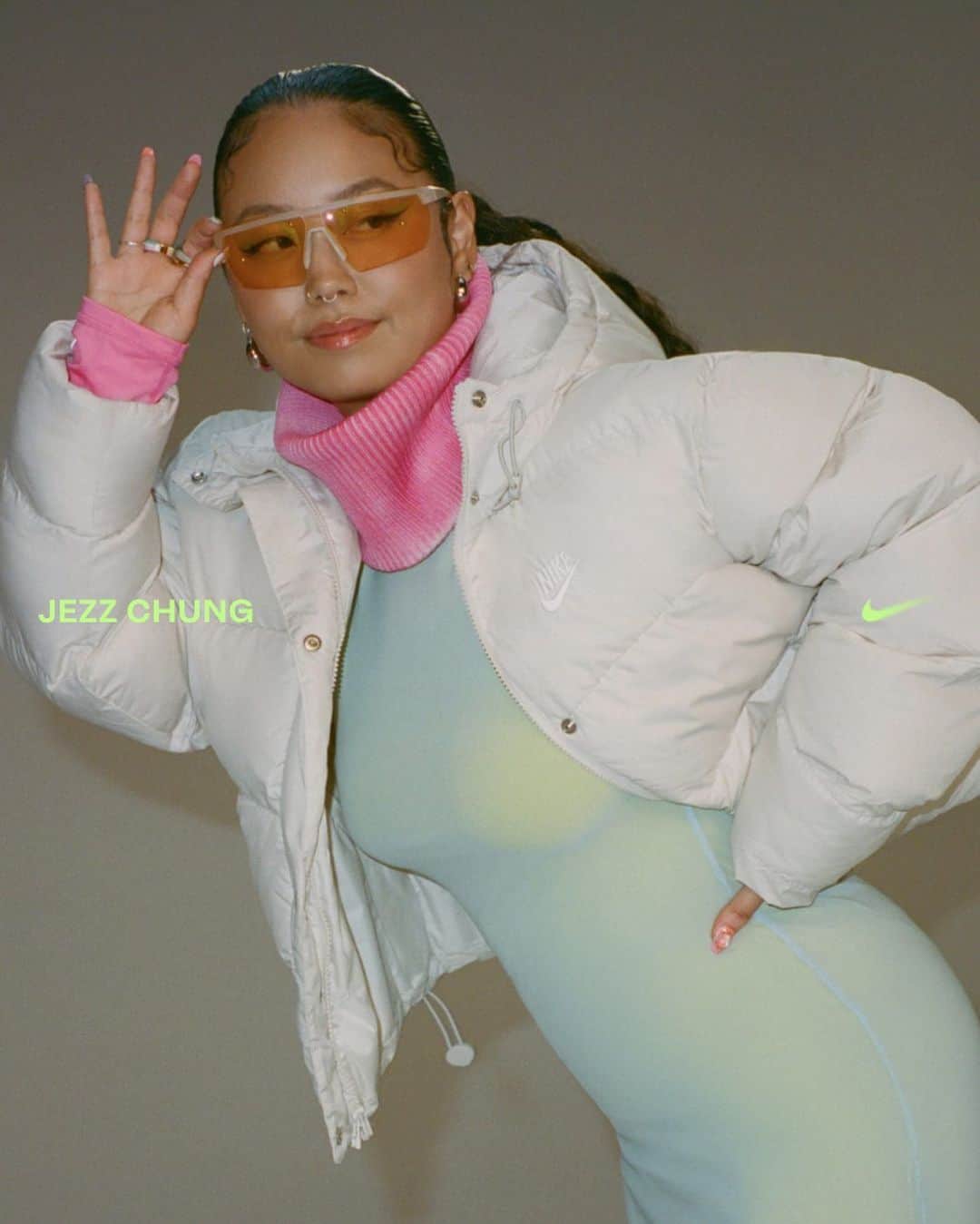 Nike Womenのインスタグラム：「Joy for Author & Performance Artist Jezz Chung (@jezzchung) is part self-care, part creative expression 💓  “Some people think beauty and style is frivolous, but it's actually such an important part of self-care and artistic expression.”  Check Jezz’s top choices for the season in our IG shop 💙」