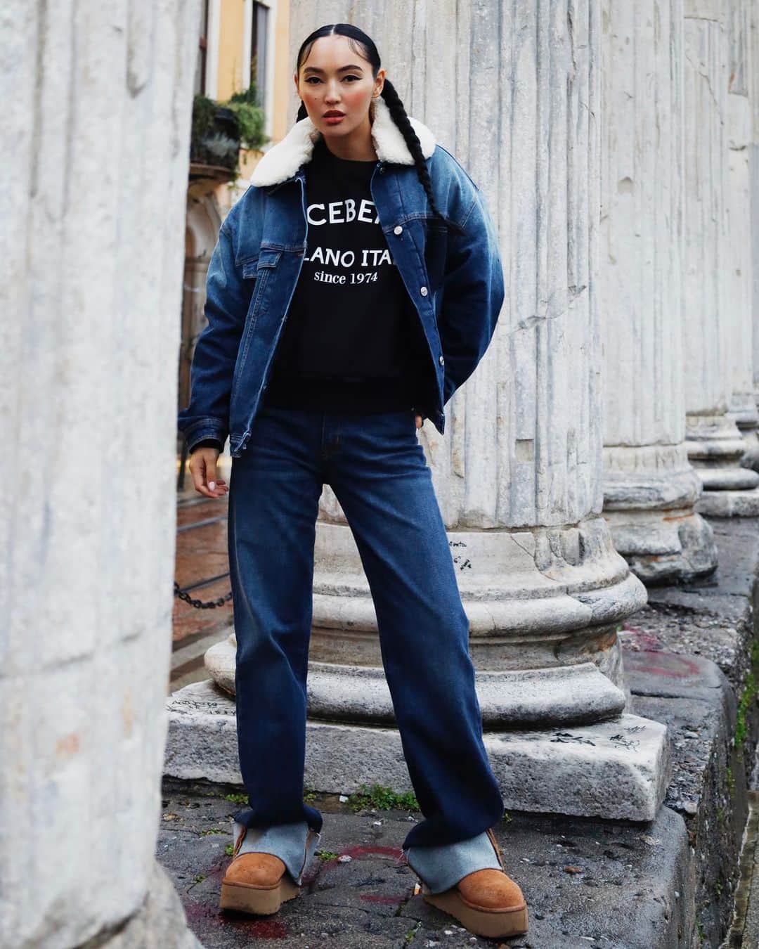 アイスバーグさんのインスタグラム写真 - (アイスバーグInstagram)「City chic in Milan vibes with @korlanmadi. The black sweatshirt, a sustainable dream in pure cotton with the ICEBERG MILANO ITALIA logo, steals the scene - perfectly paired up with the denim co-ord set.  #iceberg1974 #iceberg #IcebergMilanoItalia #korlanmadi」11月20日 2時00分 - iceberg
