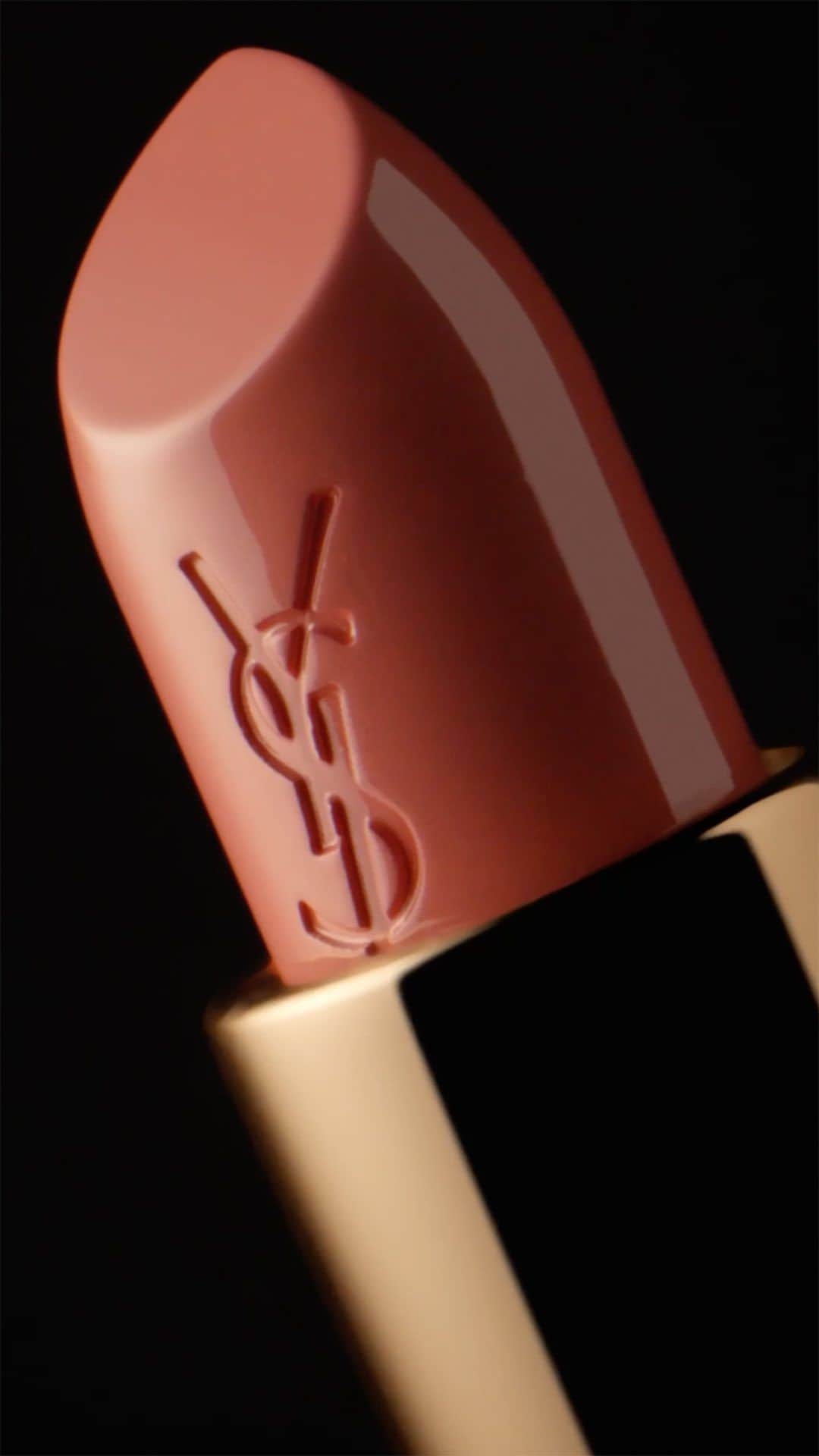 Yves Saint Laurent Beautyのインスタグラム：「A rush of hydration in one stroke with ROUGE PUR COUTURE.   #YSLBeauty #RougePurCouture」