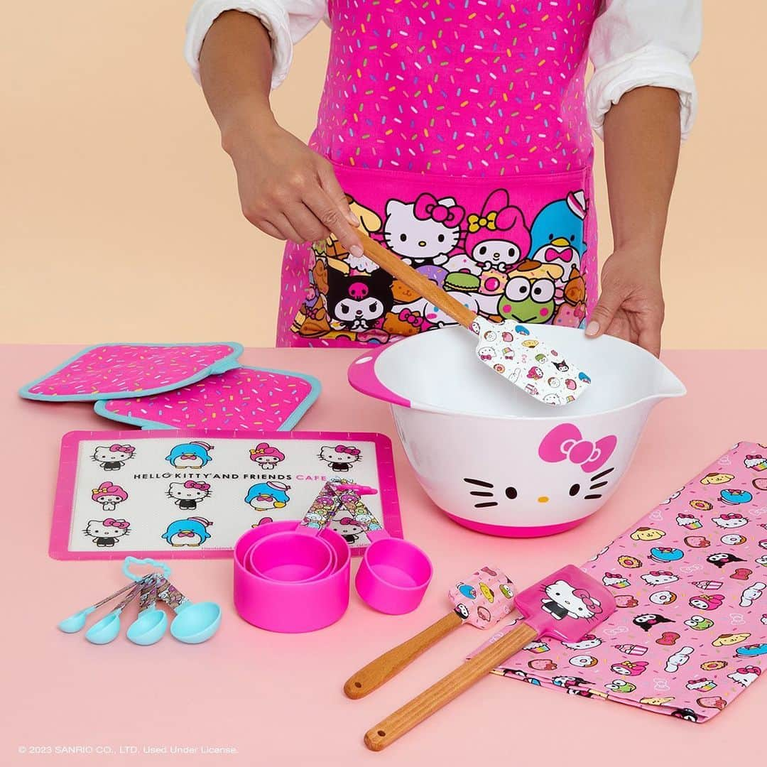 Hello Kittyのインスタグラム：「Your kitchen just got sweeter 🍰💗🍪 Shop new Hello Kitty and Friends baking essentials now at @michaelsstores. Link in bio!」