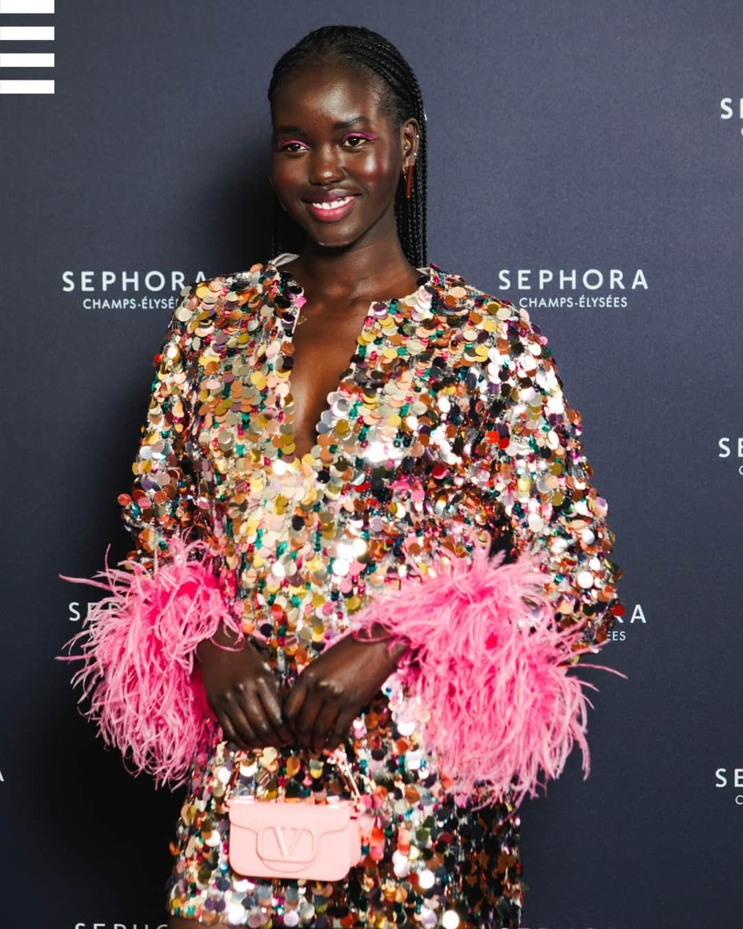 セフォラさんのインスタグラム写真 - (セフォラInstagram)「Quelle soirée mémorable au Sephora Champs-Elysées! ⁣ C'etait l'occasion de célébrer la transformation de cette adresse incontournable, de se laisser inspirer et d'expérimenter en beauté. ⁣ Merci encore à @jorjasmith_ pour cet incroyable showcase, à @daphneburki pour l'ambiance, à la maire de Paris @lenamahfouf, @alishaboe, @shayizi , @jouannetchloe, @adutakech et tant d'autres d'avoir partagé ce moment à nos cotés 🥰⁣」11月20日 2時04分 - sephorafrance