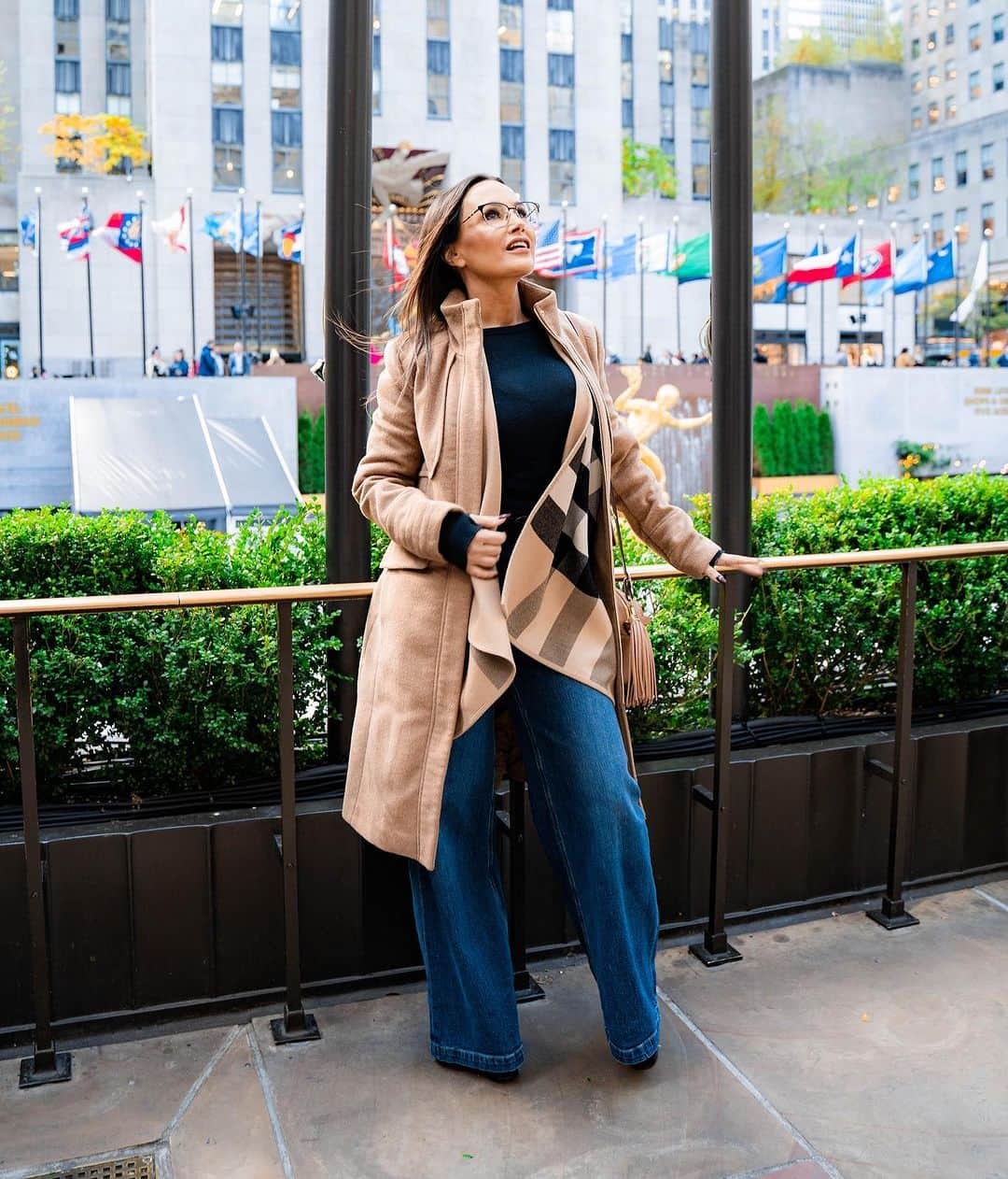 リサ・アンさんのインスタグラム写真 - (リサ・アンInstagram)「You can feel the holiday magic everywhere you go in the city right now and I’m so here for it ❤️  #nyc #holidays #magic #thereallisaann  📸: @alfitzpics」11月20日 2時13分 - thereallisaann