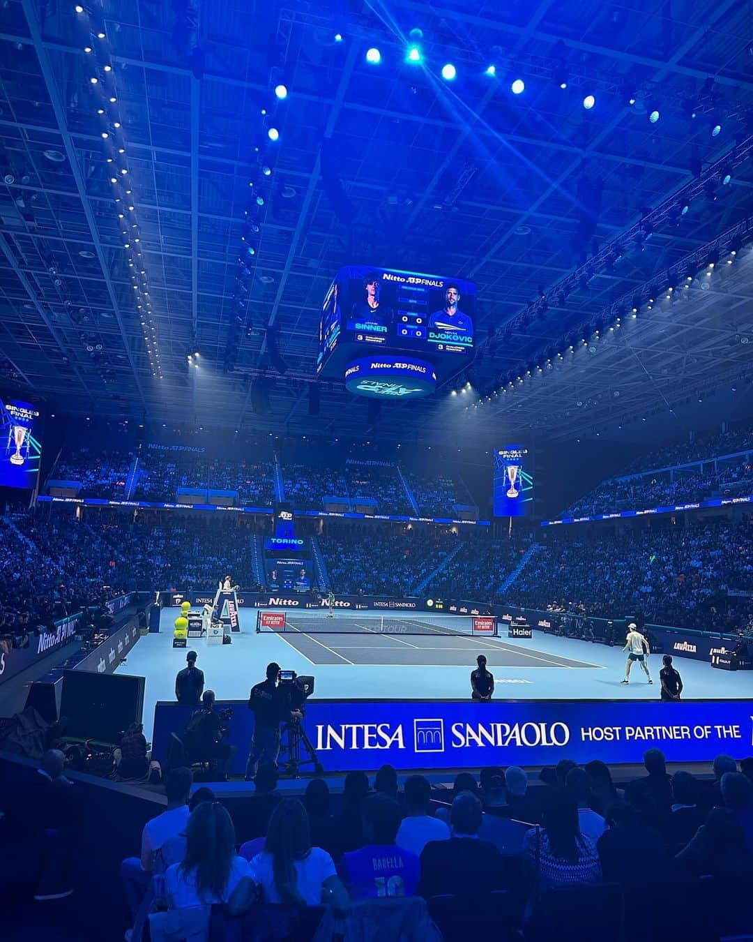 フェデリコ・ベルナルデスキさんのインスタグラム写真 - (フェデリコ・ベルナルデスキInstagram)「Such an incredible energy. Let the show begin. 🎾🔥 Good luck @janniksin 💪🏻💙  Thanks to @giorgioarmani @emporioarmani   #atpfinals #atpfinals2023」11月20日 2時17分 - fbernardeschi