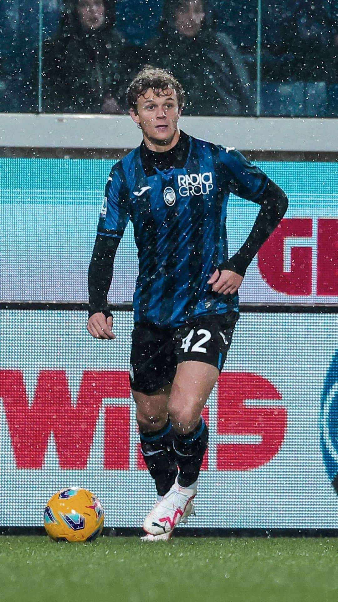 アタランタBCのインスタグラム：「Best Italian Golden Boy 2023 👑  @giorgioscalvinii | #GoAtalantaGo ⚫️🔵」