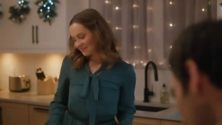 キャンディス・キャメロン・ブレのインスタグラム：「‘A Christmas for the Ages’ premieres November 26th at 8/7c on @gactv and I can’t wait for you all to see this one featuring such a great cast, including someone you may know 😉….@natashabure 🎄✨❤️ If you haven’t already— text CHRISTMAS to 877-999-1225 to find the Great American Family channel」