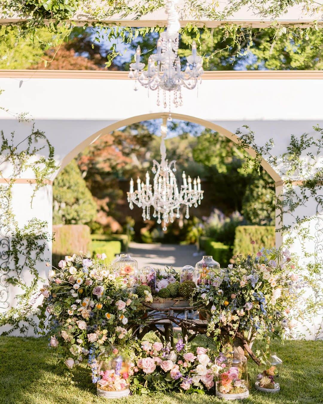 Ceci Johnsonさんのインスタグラム写真 - (Ceci JohnsonInstagram)「POV when @_filoli is transformed into the most whimsical fairytale #gardenwedding!!! . Design + Planning: @coledrakeevents  . Production + Florals: @flowersbyedgar  . 📸: @larissaclevelandphoto  . Stationery: @cecinewyork  . Wardrobe concierge: @theweddingdetailor  . Catering: @paulaleduc  . DJ: @djbrianbofficial  . Makeup: @carriealdous  . Venue: #filoli  . #filoliwedding #filoligardens #filoliweddingphotographer #filoliweddingplanner #filoliflorist」11月20日 2時28分 - cecinewyork