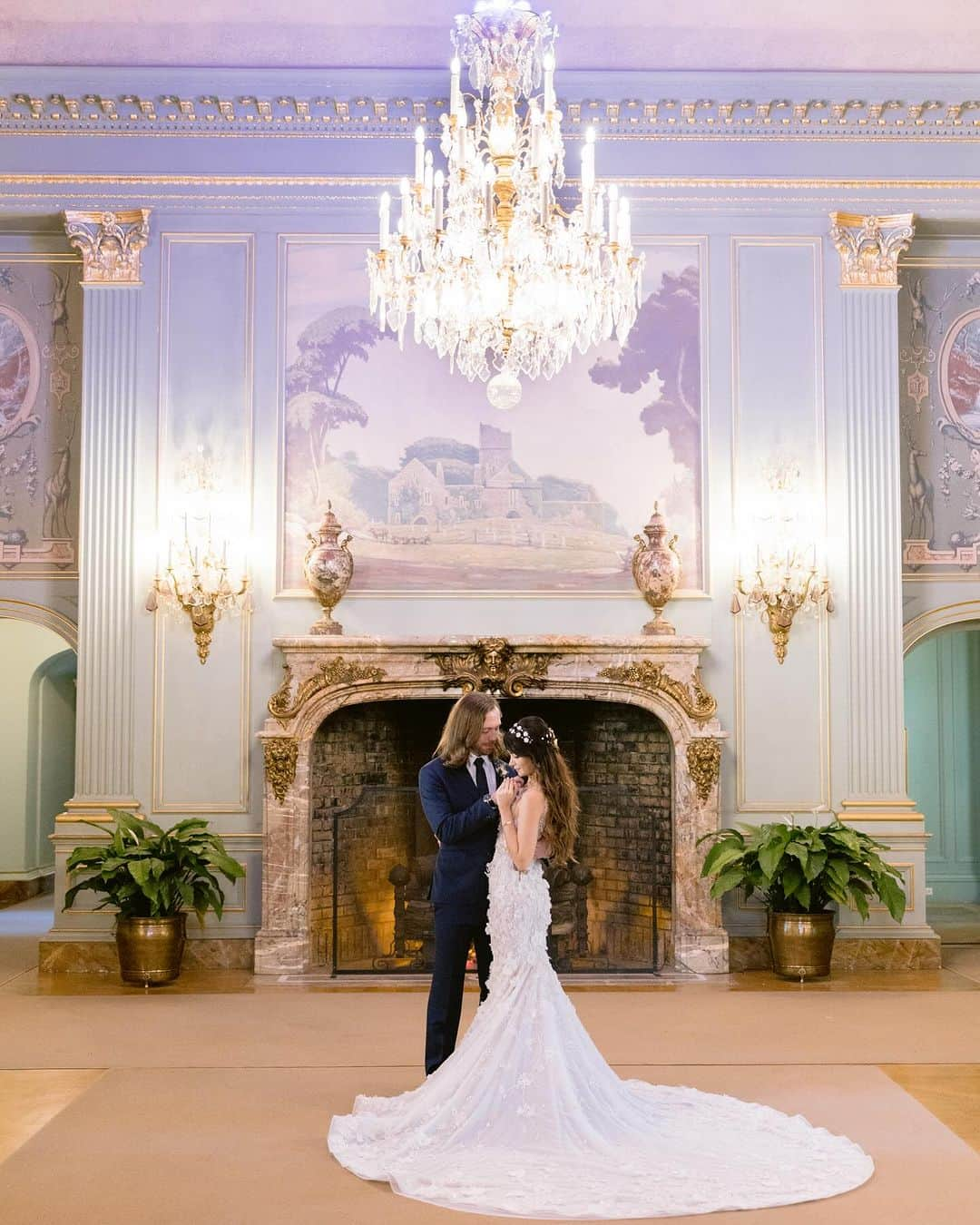 Ceci Johnsonさんのインスタグラム写真 - (Ceci JohnsonInstagram)「POV when @_filoli is transformed into the most whimsical fairytale #gardenwedding!!! . Design + Planning: @coledrakeevents  . Production + Florals: @flowersbyedgar  . 📸: @larissaclevelandphoto  . Stationery: @cecinewyork  . Wardrobe concierge: @theweddingdetailor  . Catering: @paulaleduc  . DJ: @djbrianbofficial  . Makeup: @carriealdous  . Venue: #filoli  . #filoliwedding #filoligardens #filoliweddingphotographer #filoliweddingplanner #filoliflorist」11月20日 2時28分 - cecinewyork