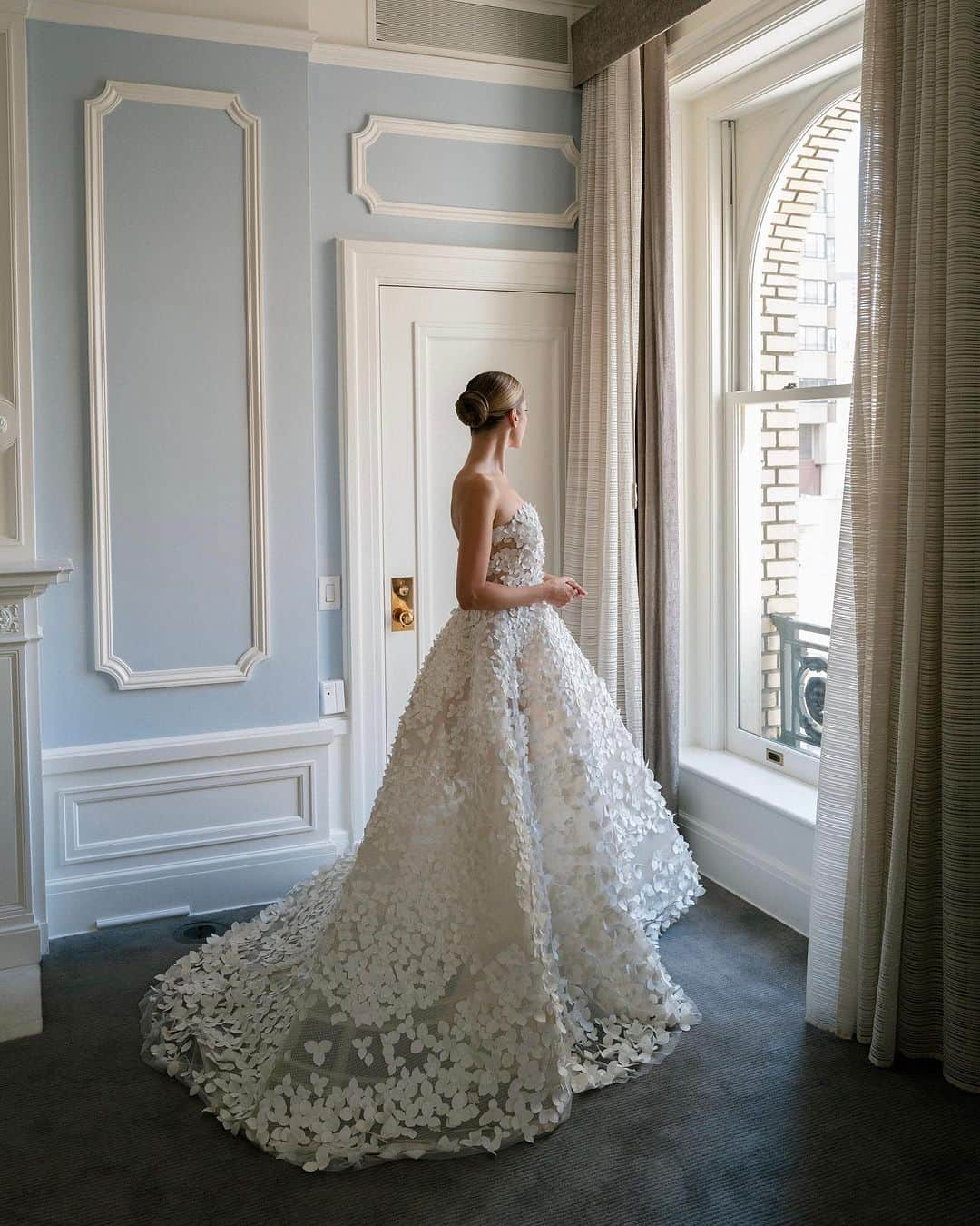 オスカーデラレンタのインスタグラム：「@itswyomi is angelic in the #odlrbridal micro sequin and glass bead embroidered petal appliqué ballgown.  Photographed by @erichmcvey」