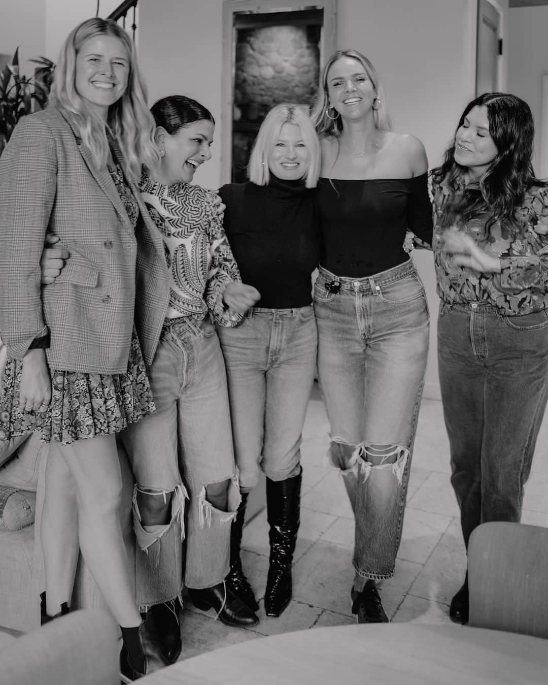 サラ・ライトさんのインスタグラム写真 - (サラ・ライトInstagram)「Had the sweetest lil pop up with @baeobaby @bayouwithlove @mynajeau and @chefbrookew yesterday… love this group of ladies and their businesses! If you are looking for amazing sustainable gifts for the holidays tap the photos for some ideas.Xoxox all photos by @nikkireed 🥰❤️🥰」11月20日 2時50分 - swrightolsen