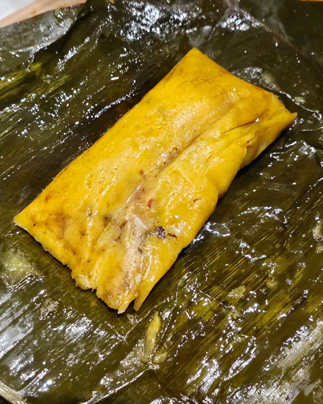 Cesar Gonzalez Cocineroさんのインスタグラム写真 - (Cesar Gonzalez CocineroInstagram)「Estamos REGALANDO la cena de Thanksgiving para 6 personas, que debes hacer? Escribe la palabra HALLACA una letra por comentario y envía foto de la palabra al DM de @mordiscomiami elegiremos el ganador el miércoles 22 y será anunciado en las historias de @mordiscomiami y @chabellamiami  Este es nuestro menú disponible para Thanksgiving, para reservar deben hacerlo por WhatsApp antes de que se agoten. WhatsApp: 786.257.8015 Para pedidos.  Menú Thanksgiving 2023  1. Hallacas de Carne de Res, Pollo y Cerdo (las mejores de Miami) 10 x $110 5 x $60 1 x $13  2. Hallacas 100% Veganas (quedan pocas) 10 x $110 5 x $60 1 x $13  3. Paleta de Cerdo Horneada con su Salsa espectacular, para 10 a 12 personas de 10 libras $150  4. Pan de Jamón (lleva 1.5 libras de jamón) $29  5. Roll de Pan de Jamón $4.5  6. Carne en Vara (Vacio) pieza completa, el término es medio rojo, para terminar en casa al horno o sartén $180  7. Short Rib Prime / Costilla de Res, Horneada 13hs a baja temperatura (prácticamente se deshace) rack de 4 huesos, para 8 a 10 personas $190  8. Picaña Prime (Punta Trasera) ahumada al estilo @Co_cinero para 5 o 6 personas $90  9. Ensalada de Gallina $30 x 2 libras  10. Arroz Primavera $15 x 1 libra  El menú es limitado así que estará disponible cada plato hasta irse agotando.  #hallaca #hallacas #pandejamon #pandejamón #miami #doral」11月20日 3時09分 - cesarcocinero